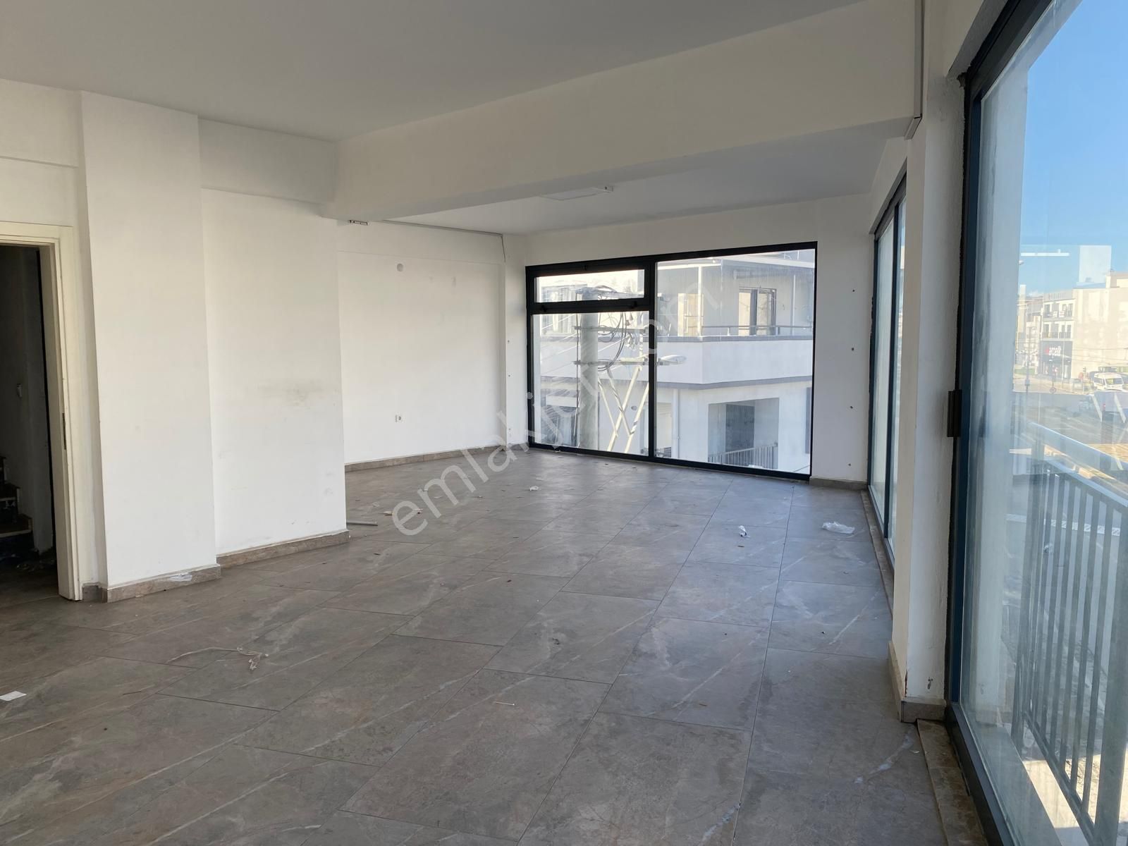 Çiğli Ata Sanayi'de Tabela Değeri Yüksek 3 Katlı Kiralık Dükkan - Görsel 30