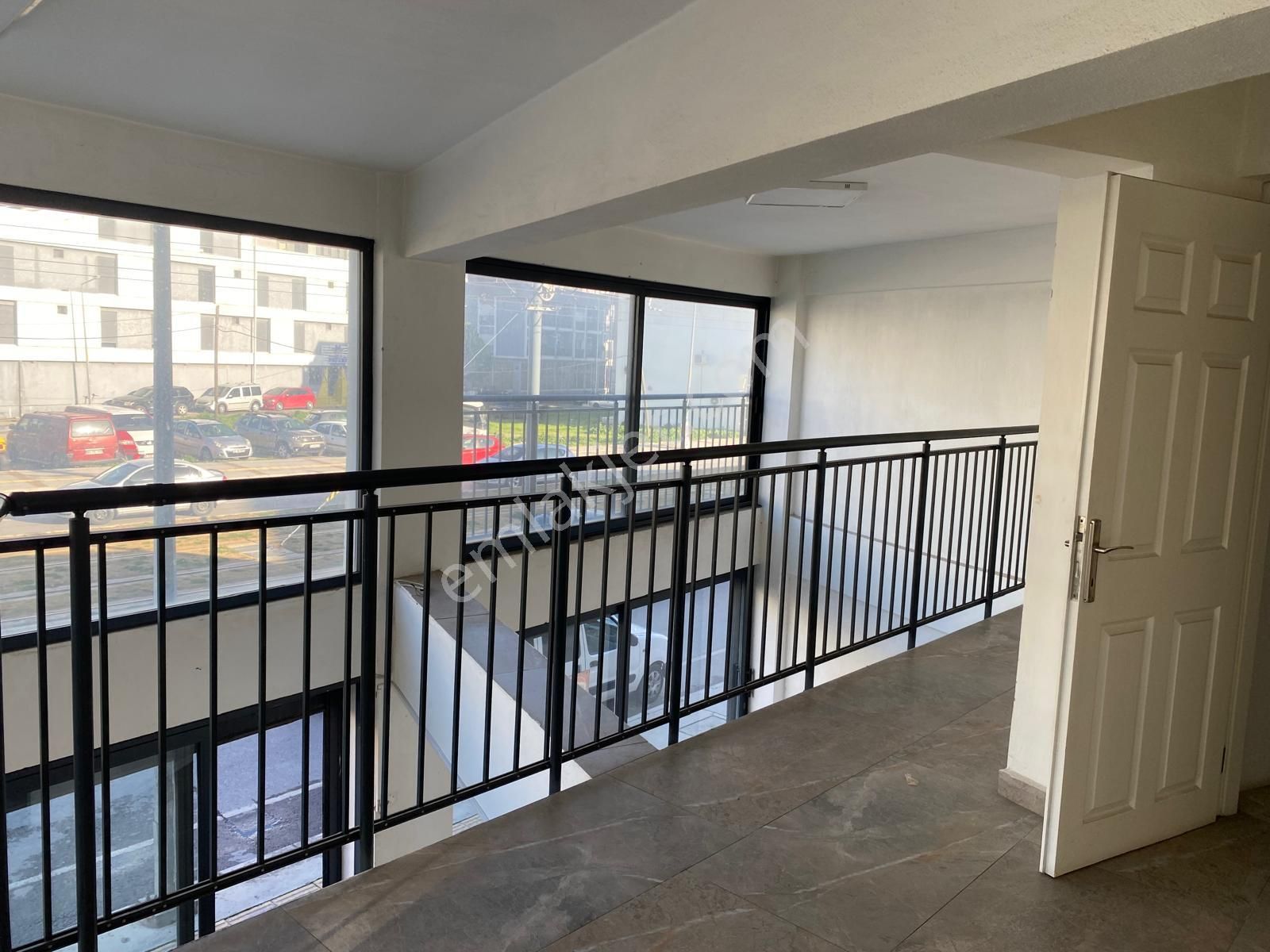 Çiğli Ata Sanayi'de Tabela Değeri Yüksek 3 Katlı Kiralık Dükkan - Görsel 23