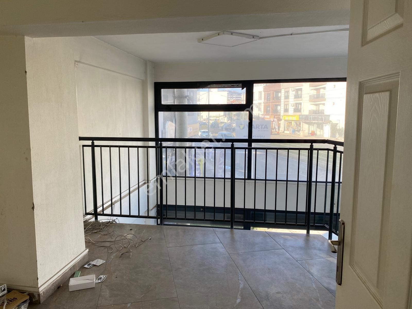 Çiğli Ata Sanayi'de Tabela Değeri Yüksek 3 Katlı Kiralık Dükkan - Görsel 24