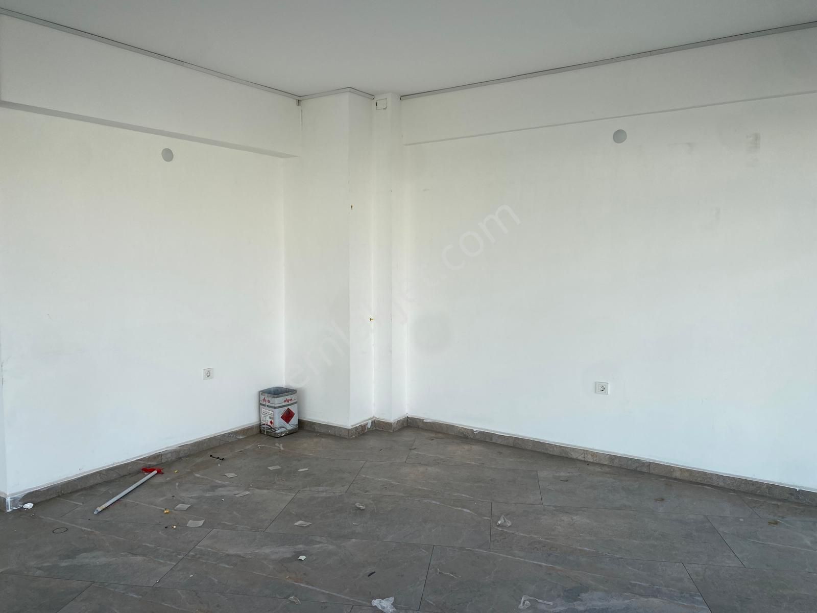 Çiğli Ata Sanayi'de Tabela Değeri Yüksek 3 Katlı Kiralık Dükkan - Görsel 28