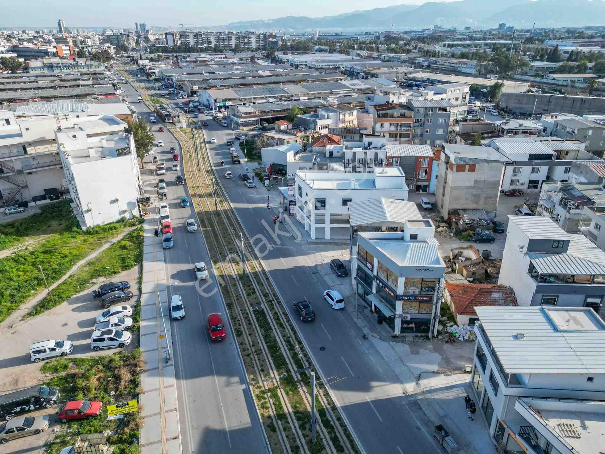 Çiğli Ata Sanayi'de Tabela Değeri Yüksek 3 Katlı Kiralık Dükkan - Görsel 7