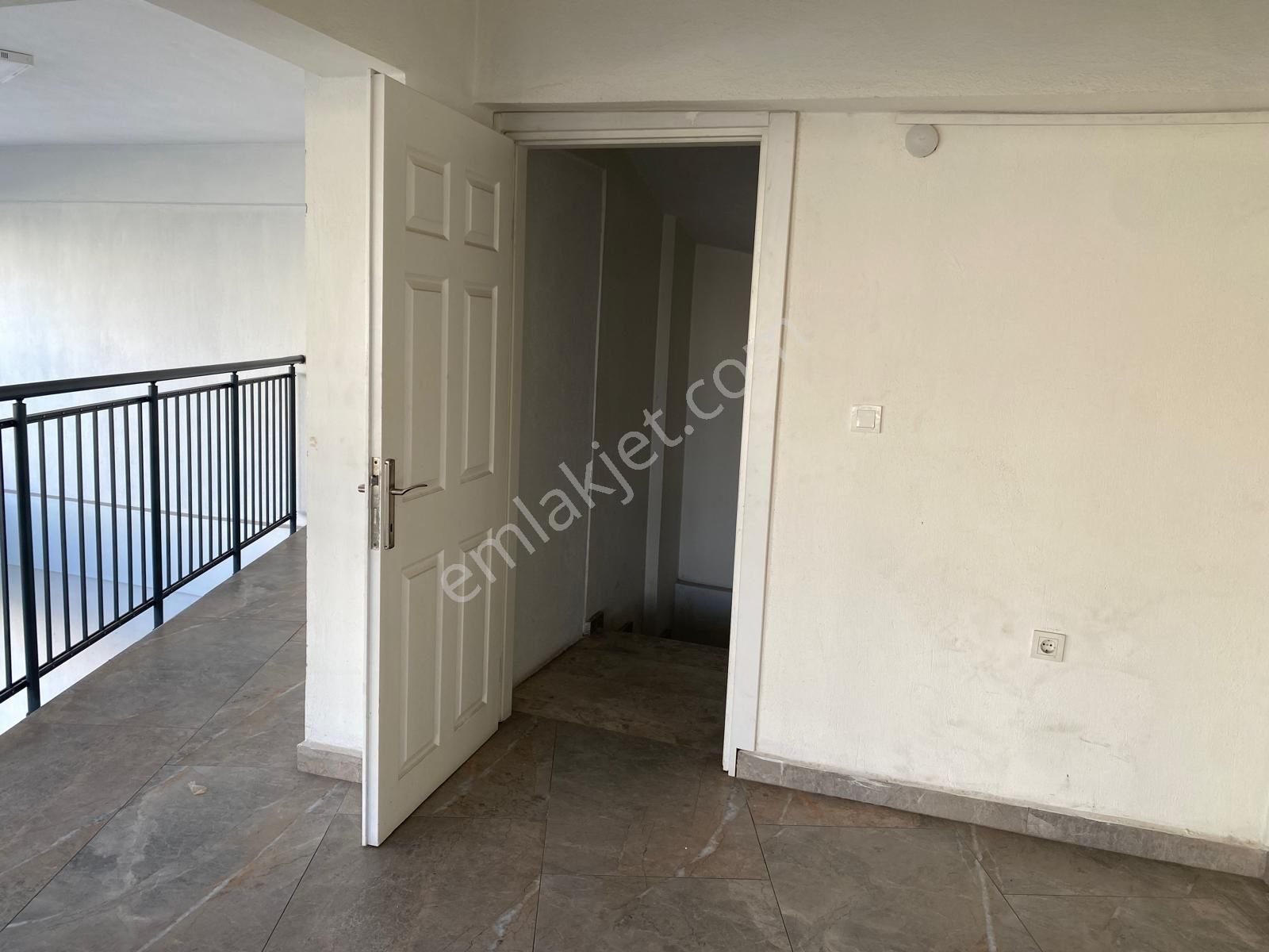 Çiğli Ata Sanayi'de Tabela Değeri Yüksek 3 Katlı Kiralık Dükkan - Görsel 22