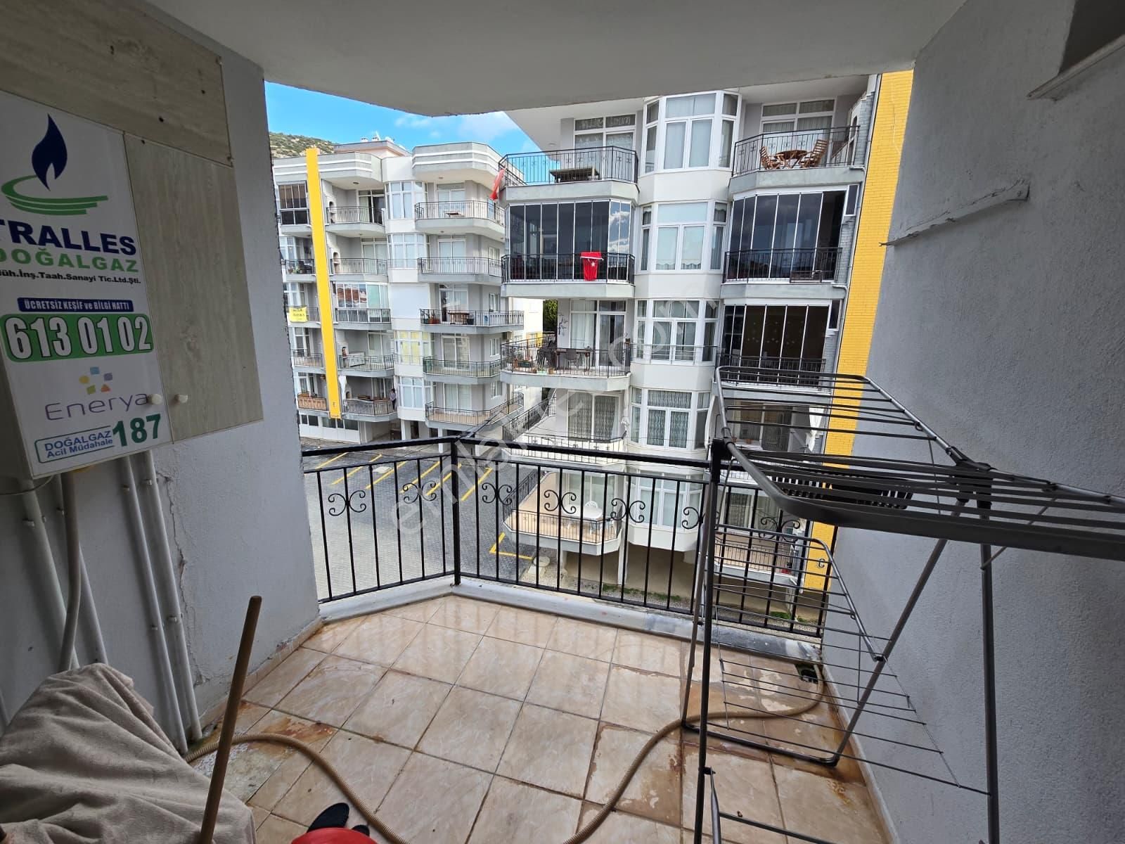 Kuşadasında Satılık- Manzara-havuz-bahçe-otopark-doğalgazlı-kapalı Mutfaklı 3+1 Fırsat Daire - Görsel 23