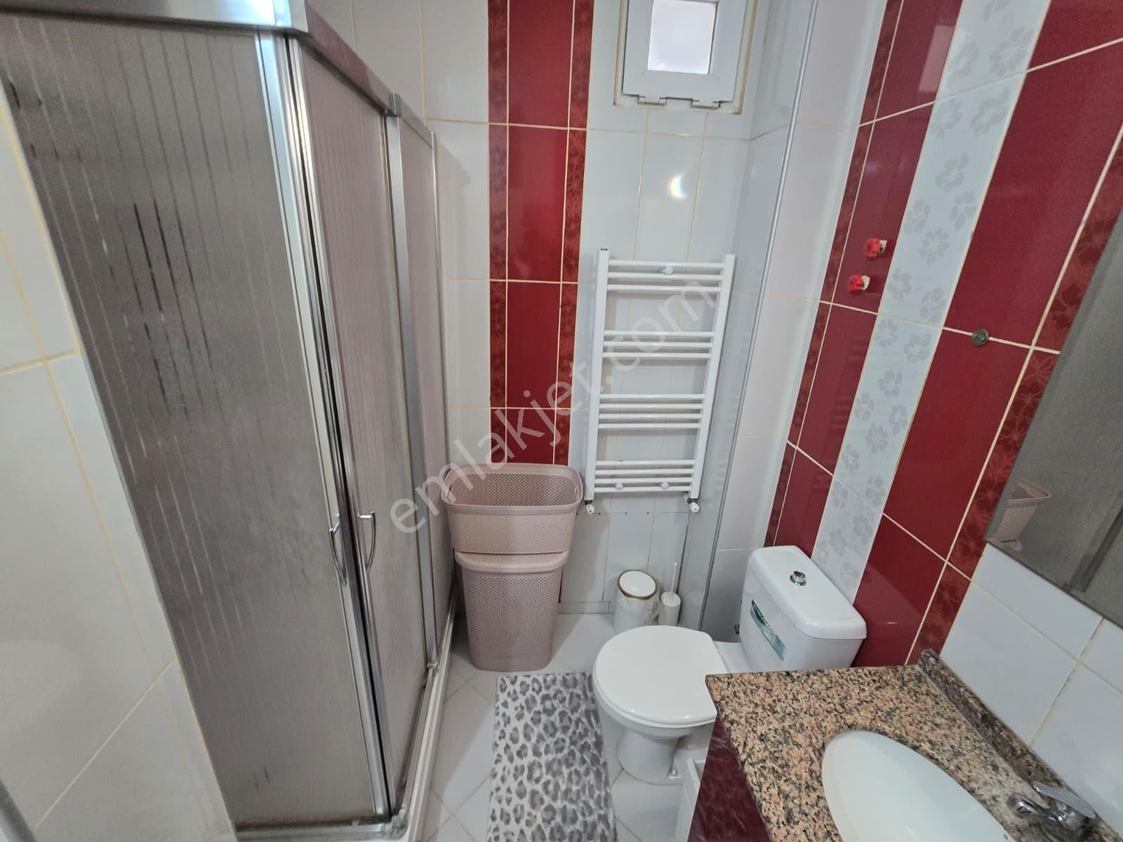 Kuşadasında Satılık- Manzara-havuz-bahçe-otopark-doğalgazlı-kapalı Mutfaklı 3+1 Fırsat Daire - Görsel 14