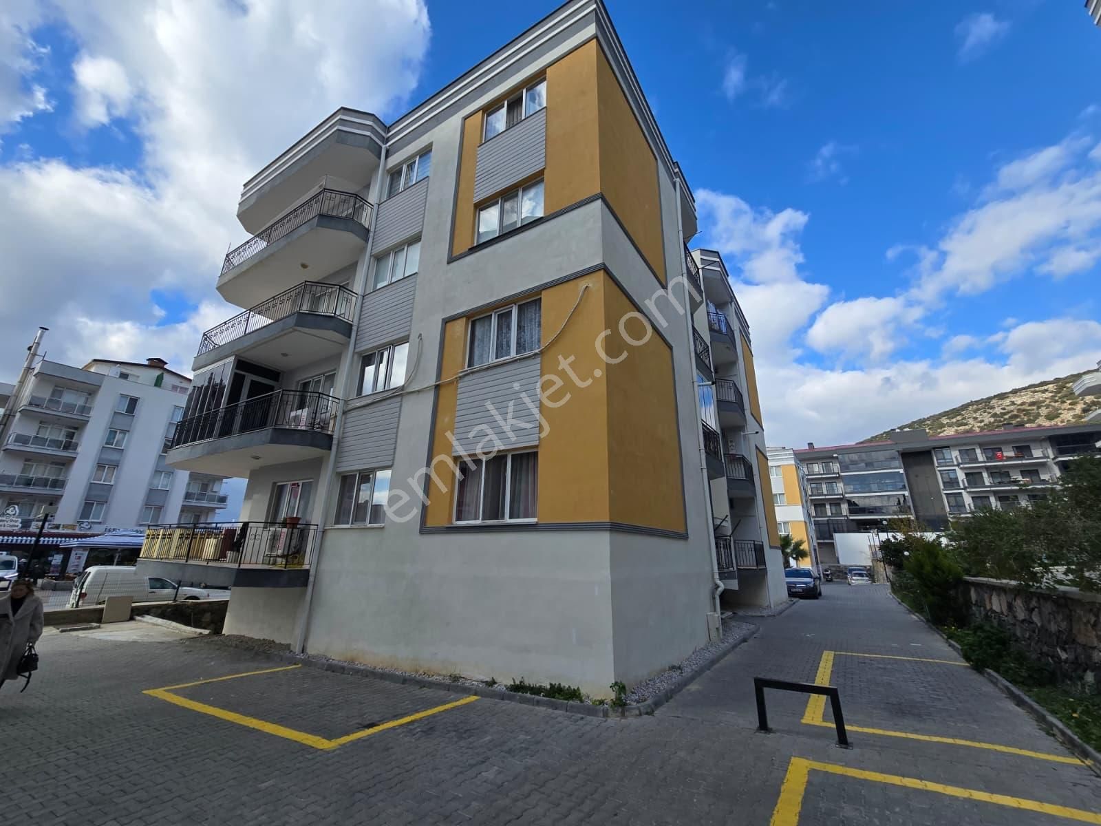 Kuşadasında Satılık- Manzara-havuz-bahçe-otopark-doğalgazlı-kapalı Mutfaklı 3+1 Fırsat Daire - Görsel 4