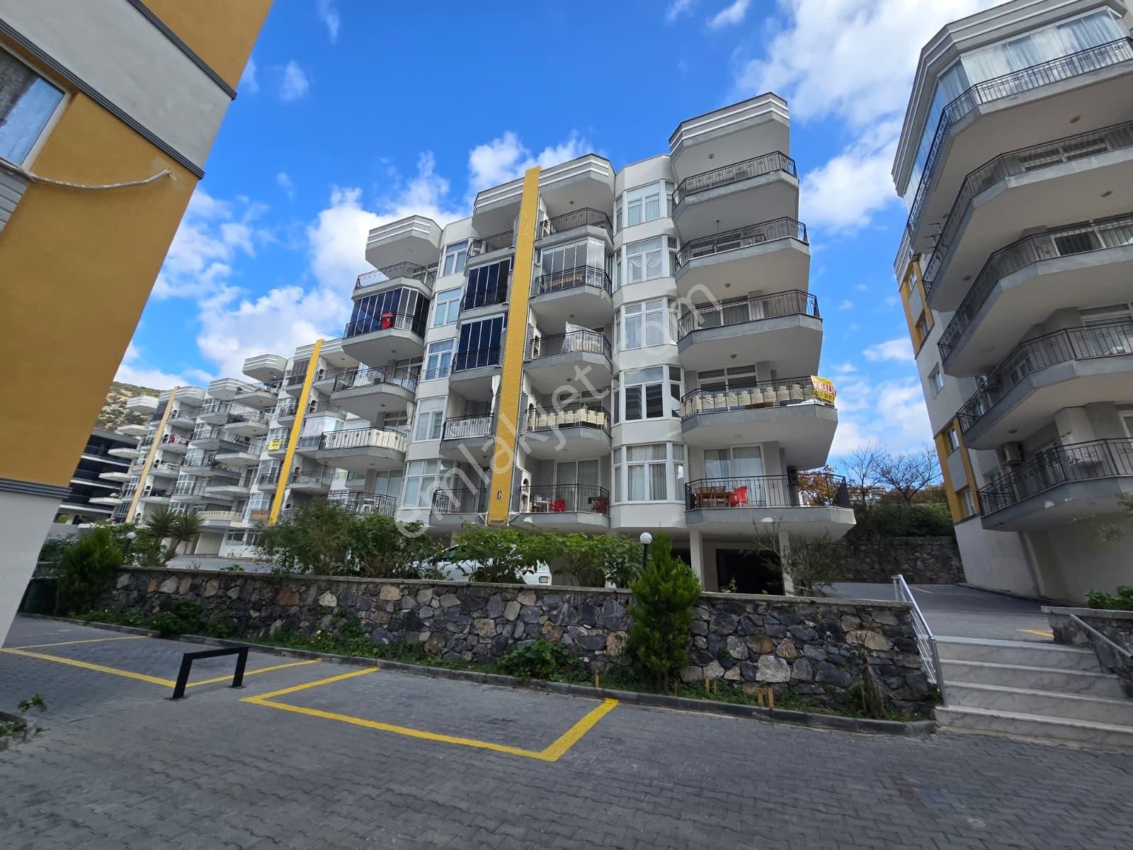 Kuşadasında Satılık- Manzara-havuz-bahçe-otopark-doğalgazlı-kapalı Mutfaklı 3+1 Fırsat Daire - Görsel 3