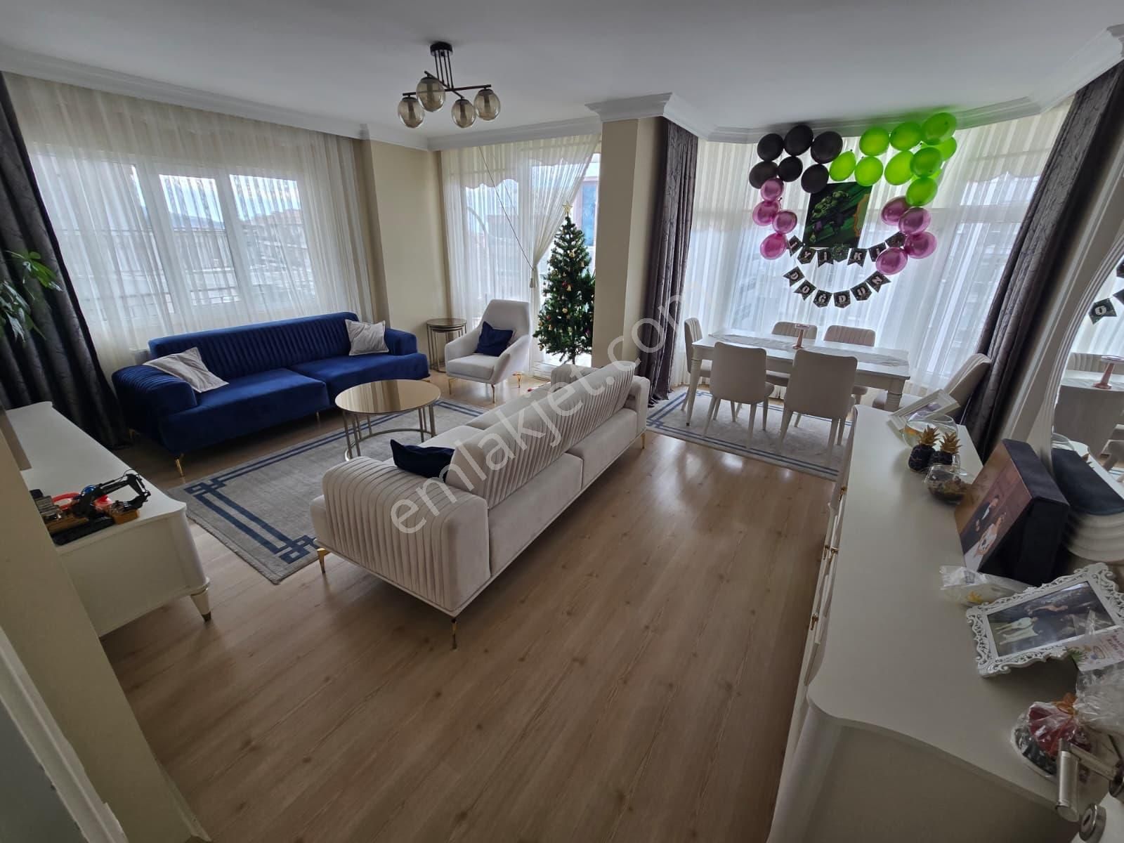 Kuşadasında Satılık- Manzara-havuz-bahçe-otopark-doğalgazlı-kapalı Mutfaklı 3+1 Fırsat Daire - Görsel 8