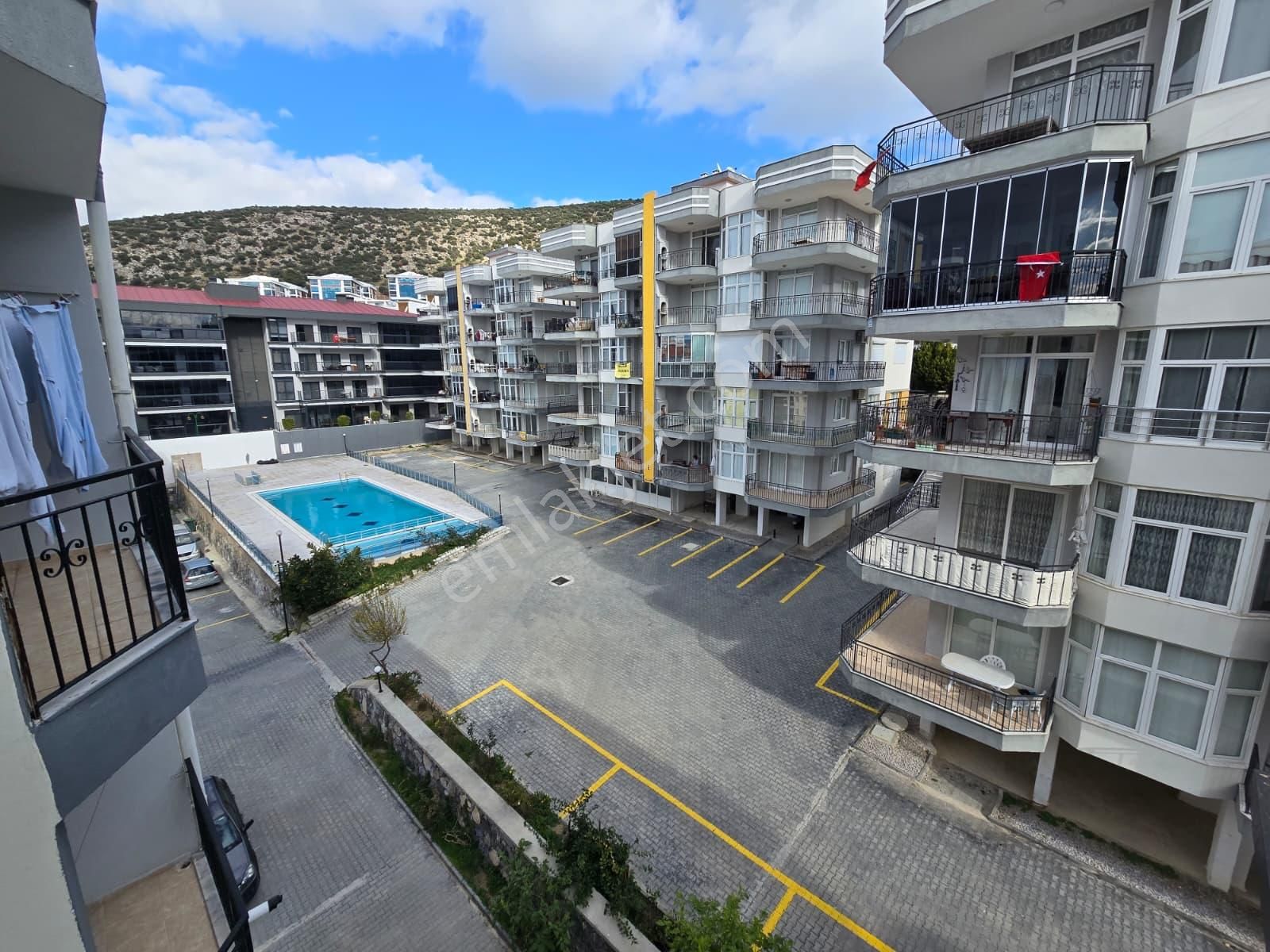 Kuşadasında Satılık- Manzara-havuz-bahçe-otopark-doğalgazlı-kapalı Mutfaklı 3+1 Fırsat Daire - Görsel 24