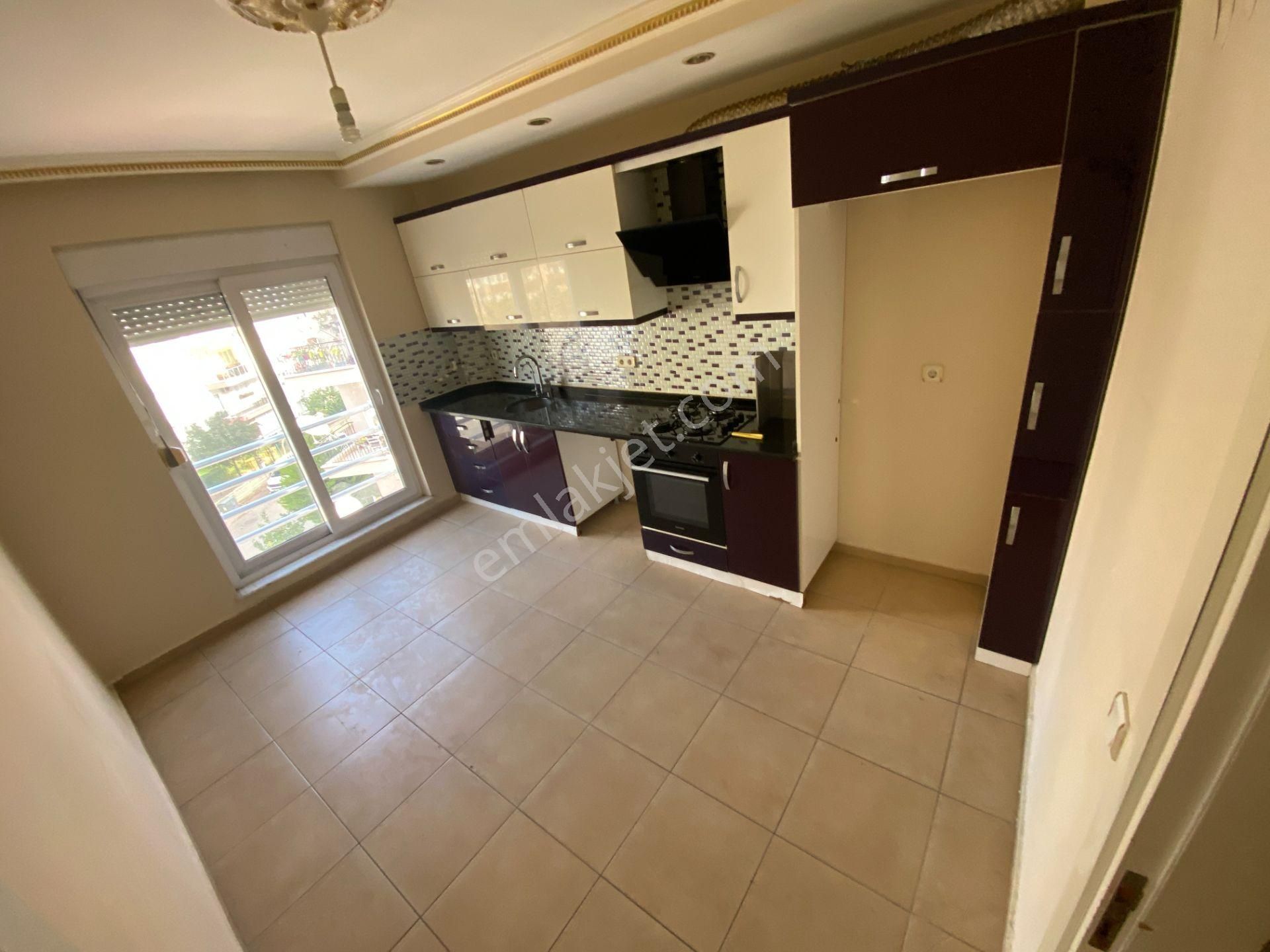 Kızıltoprak Tahtakale Yakını Arakat 3+1 - Görsel 12