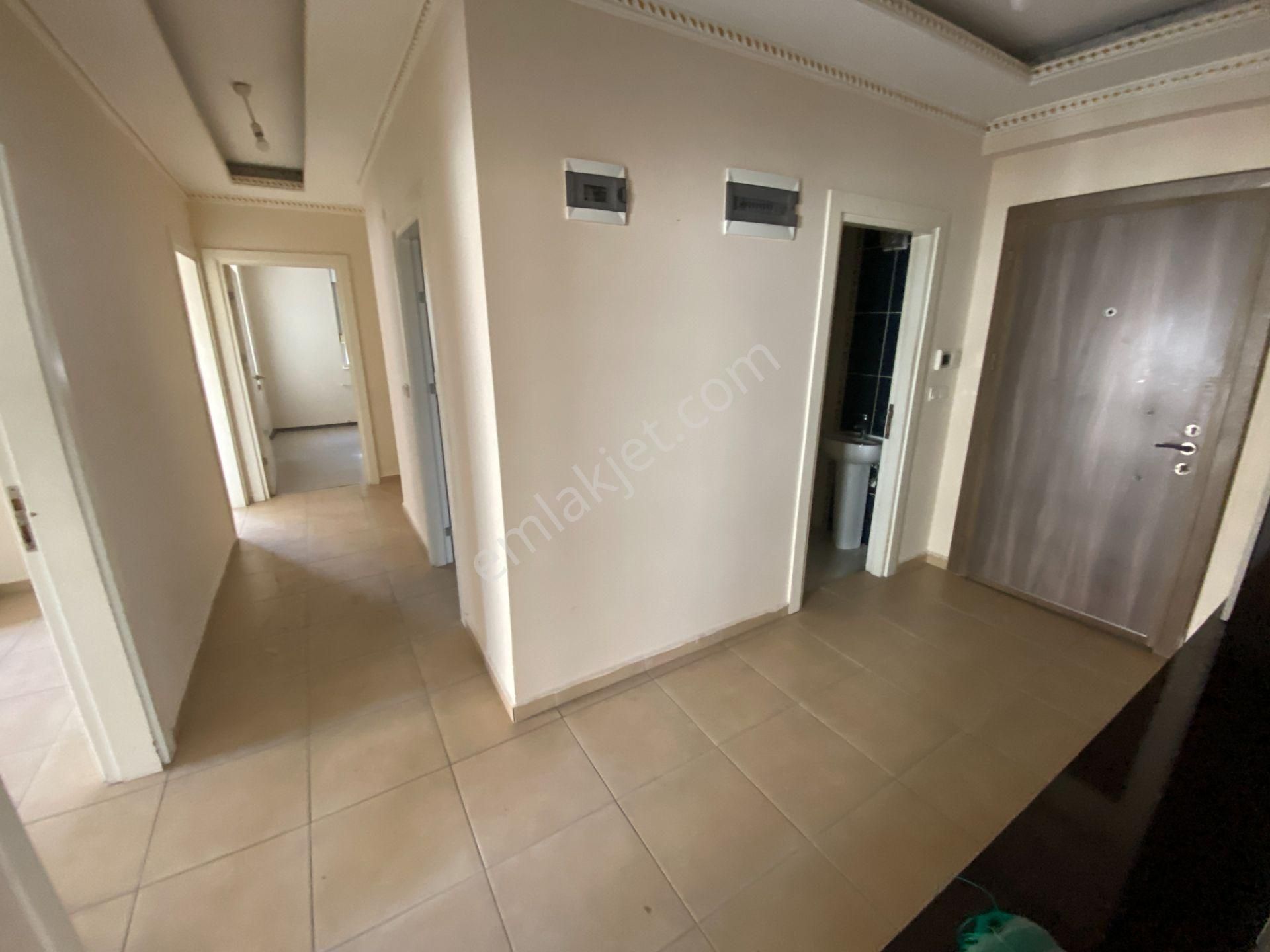 Kızıltoprak Tahtakale Yakını Arakat 3+1 - Görsel 24