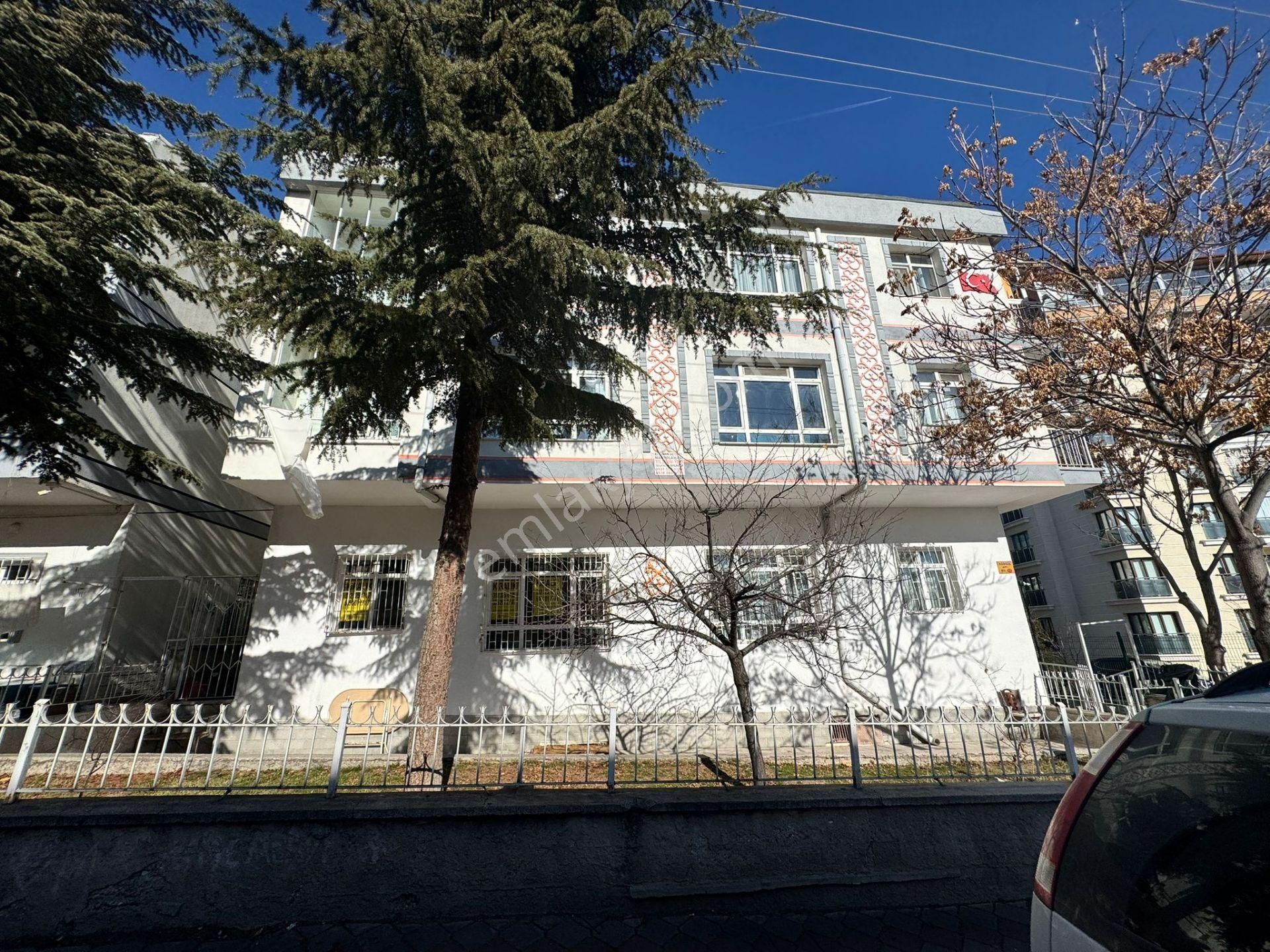 Etlik Lisesi Yakını 2+1 Giriş Katta Ön Cephe Mantolamalı Bina - Görsel 2