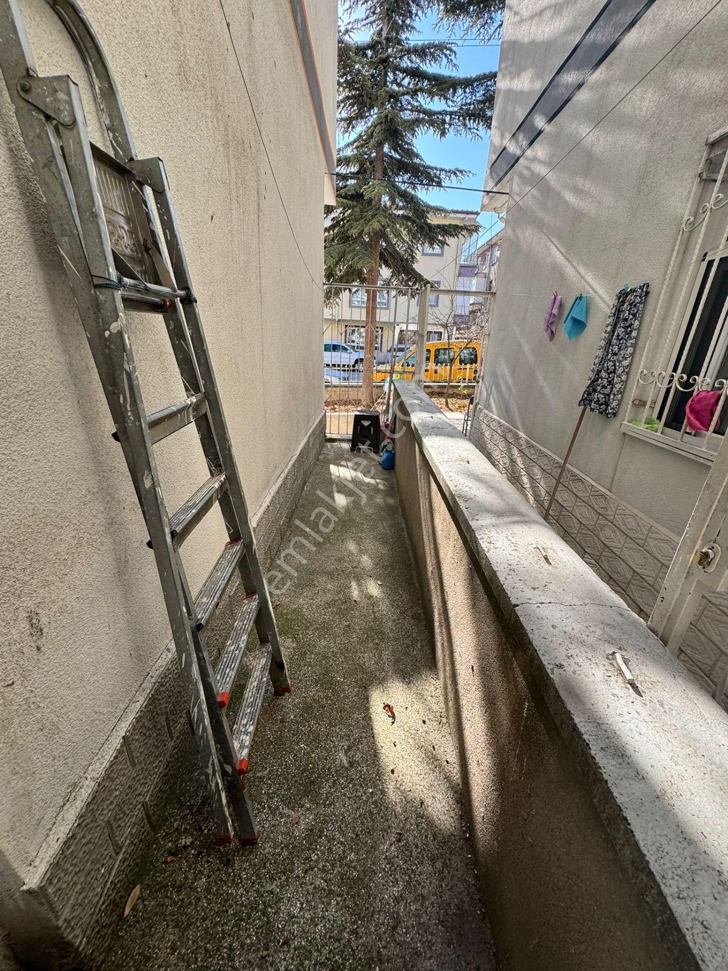 Etlik Lisesi Yakını 2+1 Giriş Katta Ön Cephe Mantolamalı Bina - Görsel 20