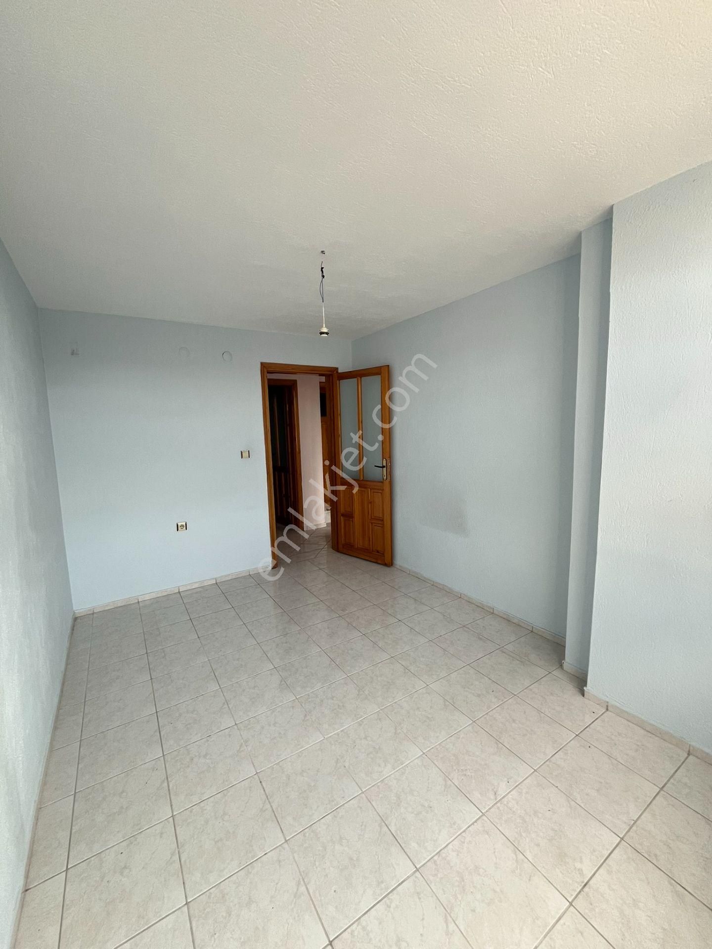 Yıkıkkemerde Caddede Köşe 4+1 150m² Arakat Daire - Görsel 12