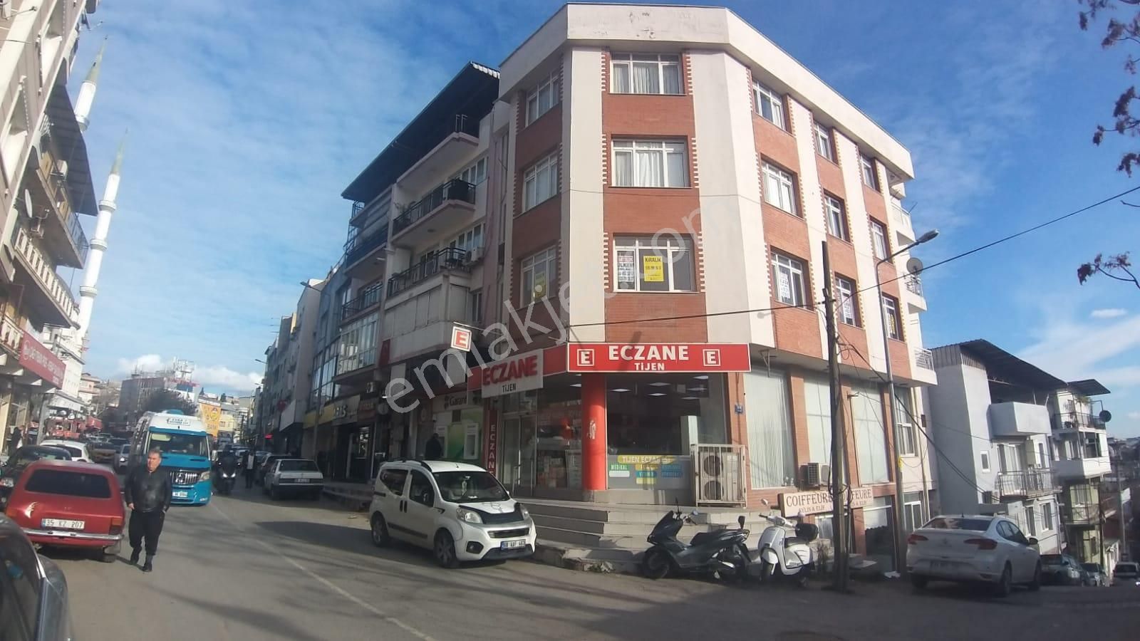 Yıkıkkemerde Caddede Köşe 4+1 150m² Arakat Daire
