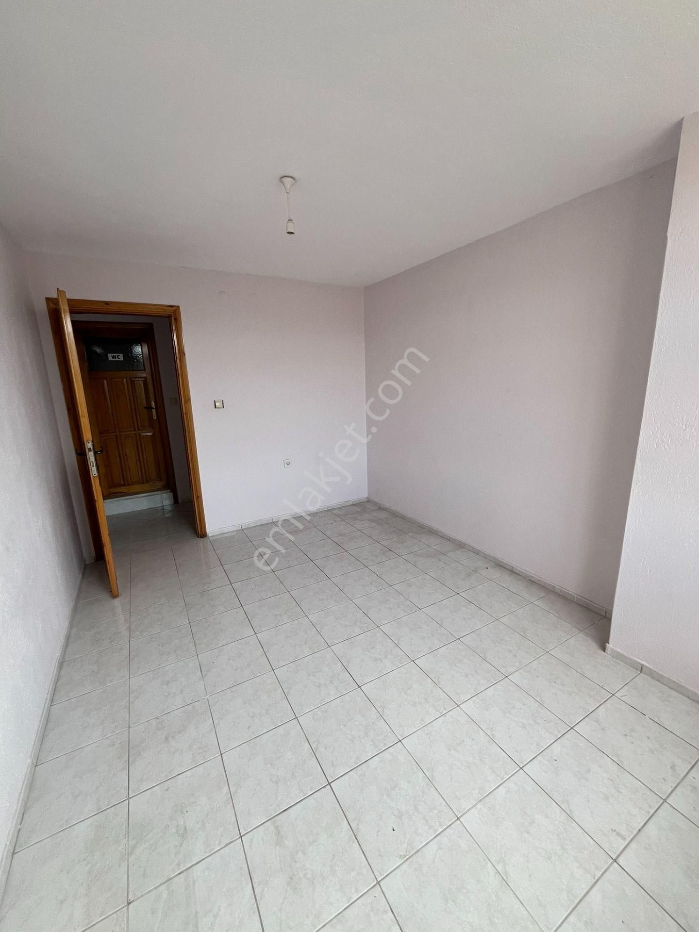 Yıkıkkemerde Caddede Köşe 4+1 150m² Arakat Daire - Görsel 9