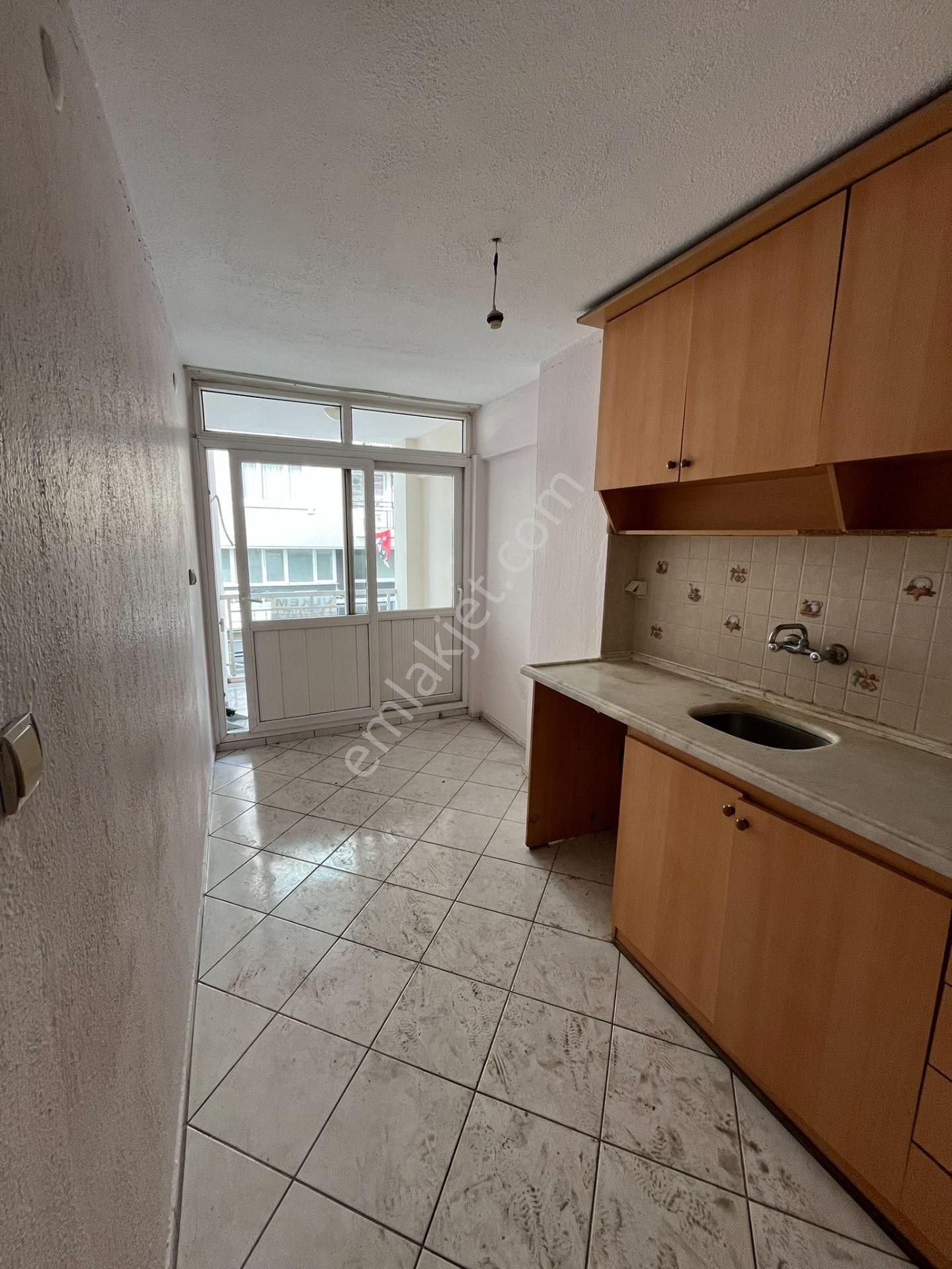 Yıkıkkemerde Caddede Köşe 4+1 150m² Arakat Daire - Görsel 14