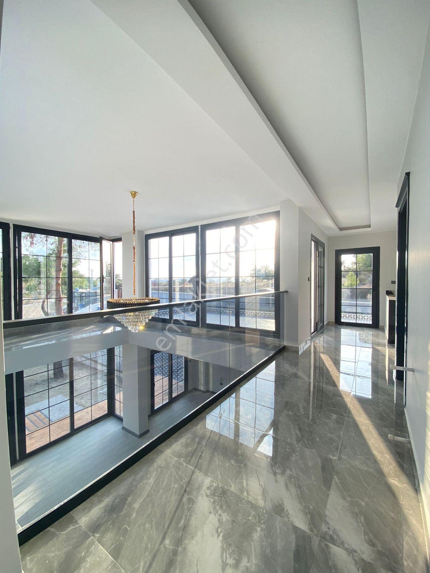 Çukurova Dörtler'de Göl Ve Orman Manzaralı 800 M2 Arsa Üzerine Kurulu Sıfır Dublex Villa - Görsel 19