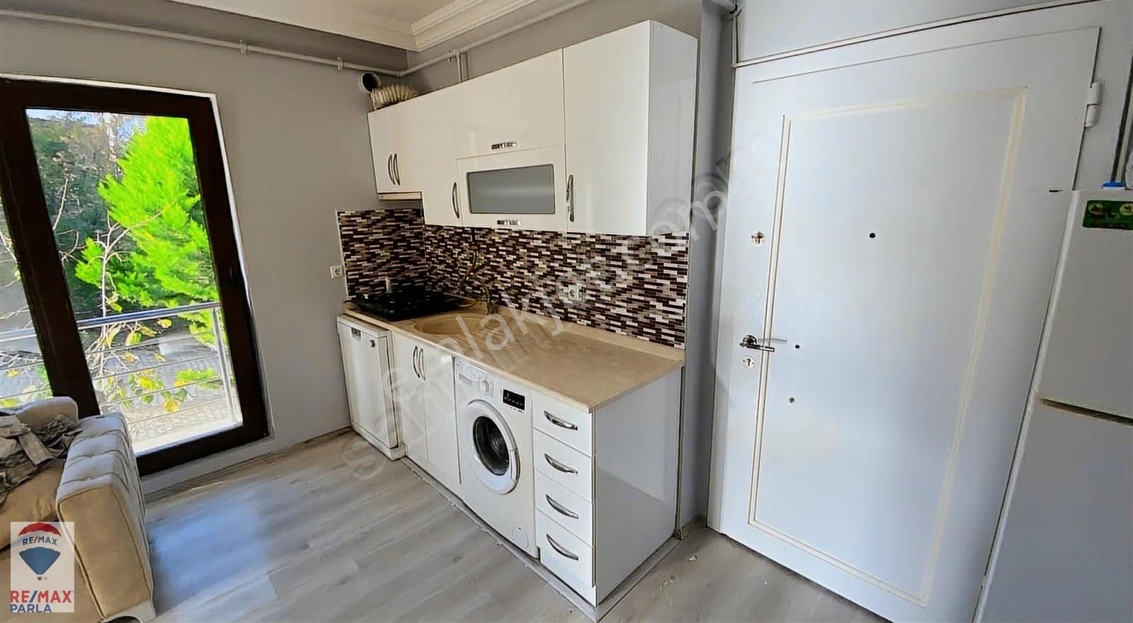 Körfez Tramvay'a 200 Metre, Eşyalı 1+1 Fırsat Daire - Görsel 6