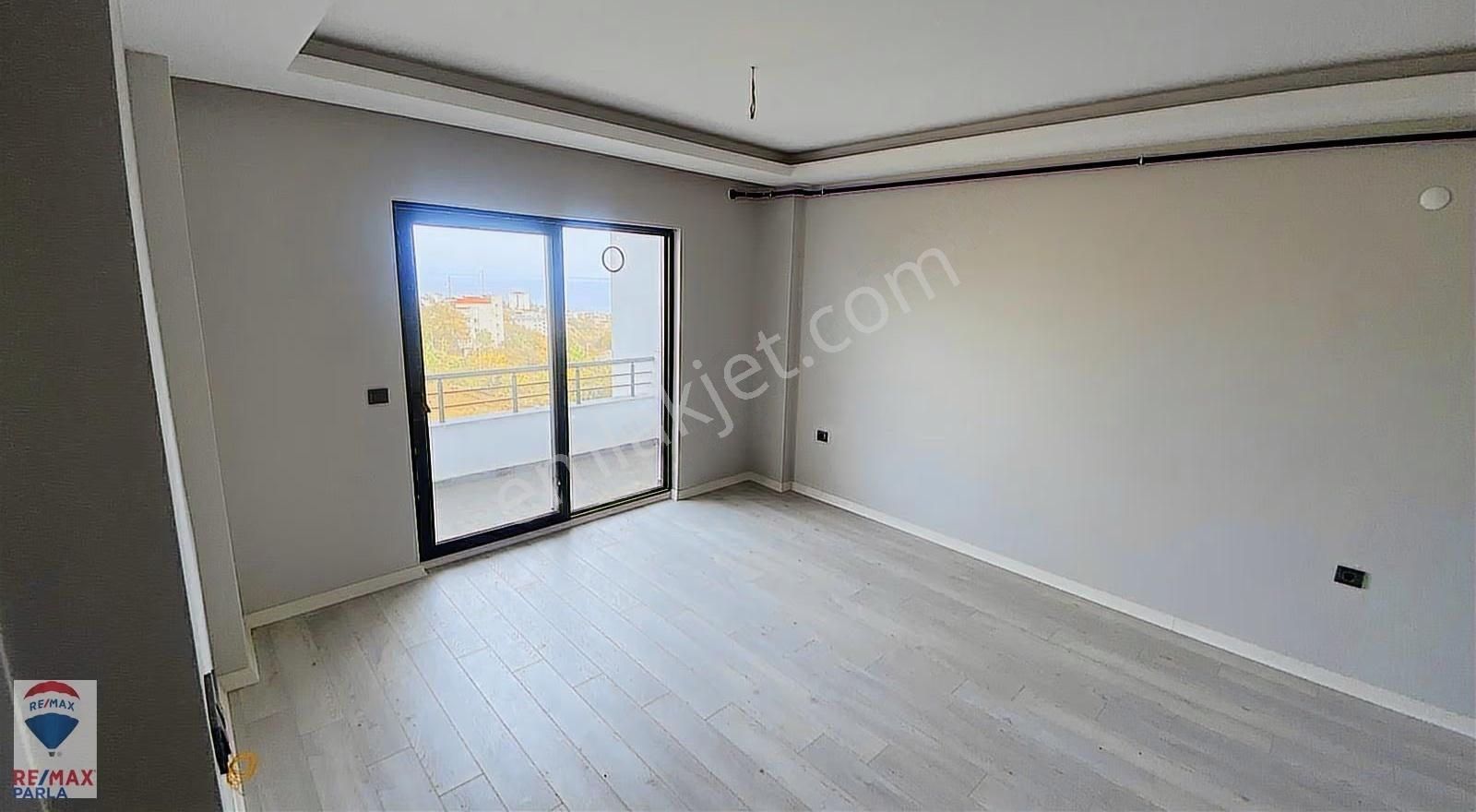 Körfez'de 1+1 Daire Fırsatı Doğa Manzaralı - Görsel 3