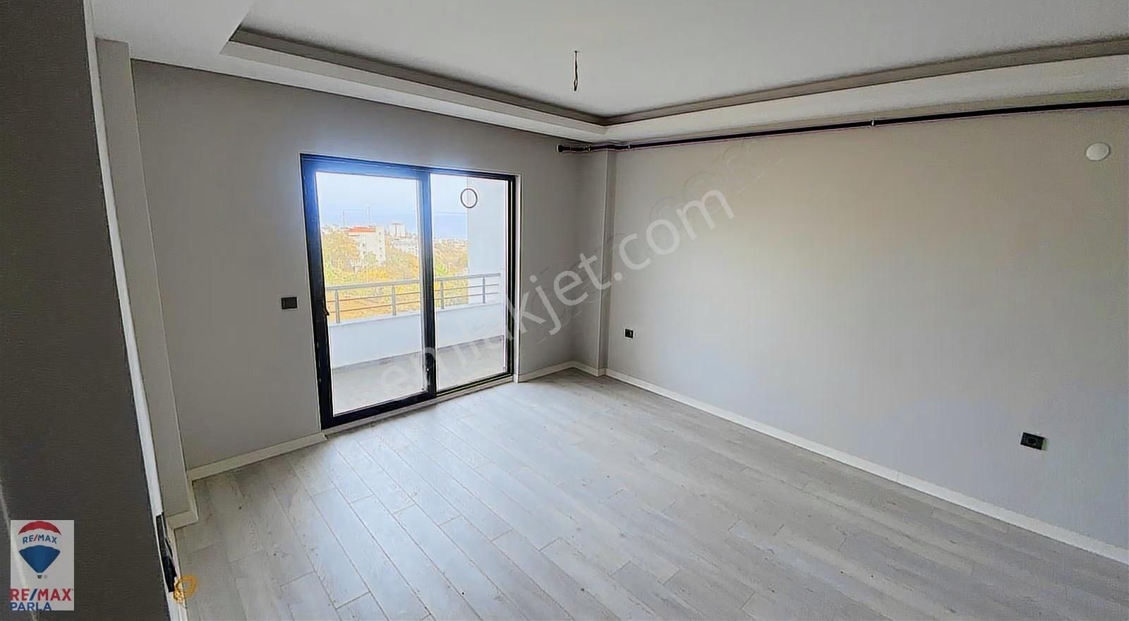 Körfez Aziz Işık Bulvarı Üzerinde Deniz Manzaralı Sıfır 1+1 - Görsel 4