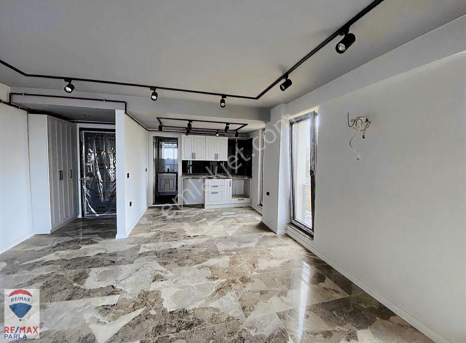 Atakum'da Denize Cephe 1+0 Kiralık Ofis/daire-remax Ezgi Kansız - Görsel 9