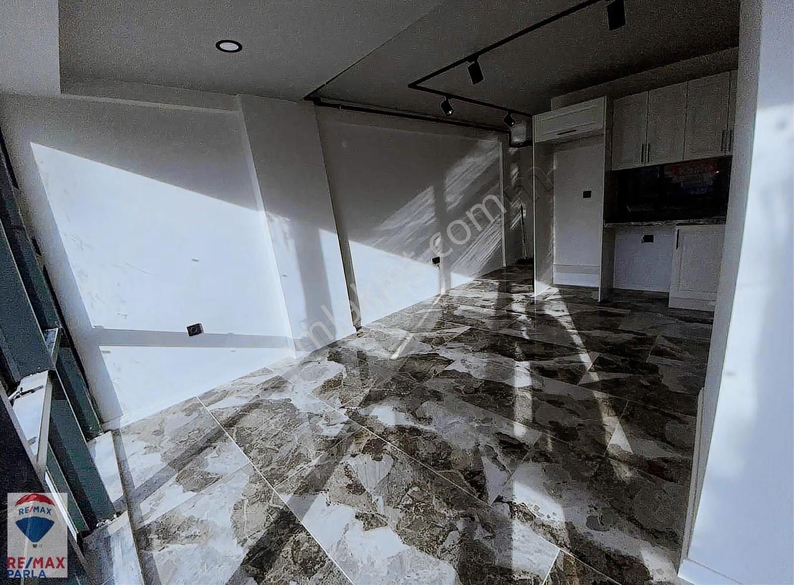 Atakum'da Anayola Cephe 1+1 Kiralık Ofis/daire-remax Ezgi Kansız - Görsel 14