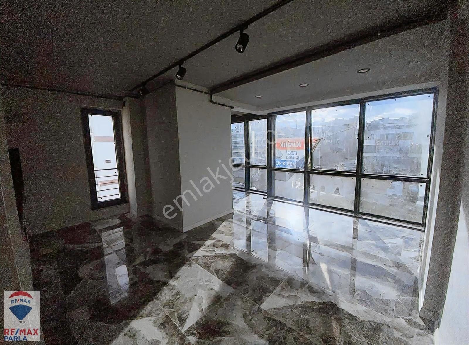 Atakum'da Anayola Cephe 1+1 Kiralık Ofis/daire-remax Ezgi Kansız - Görsel 6