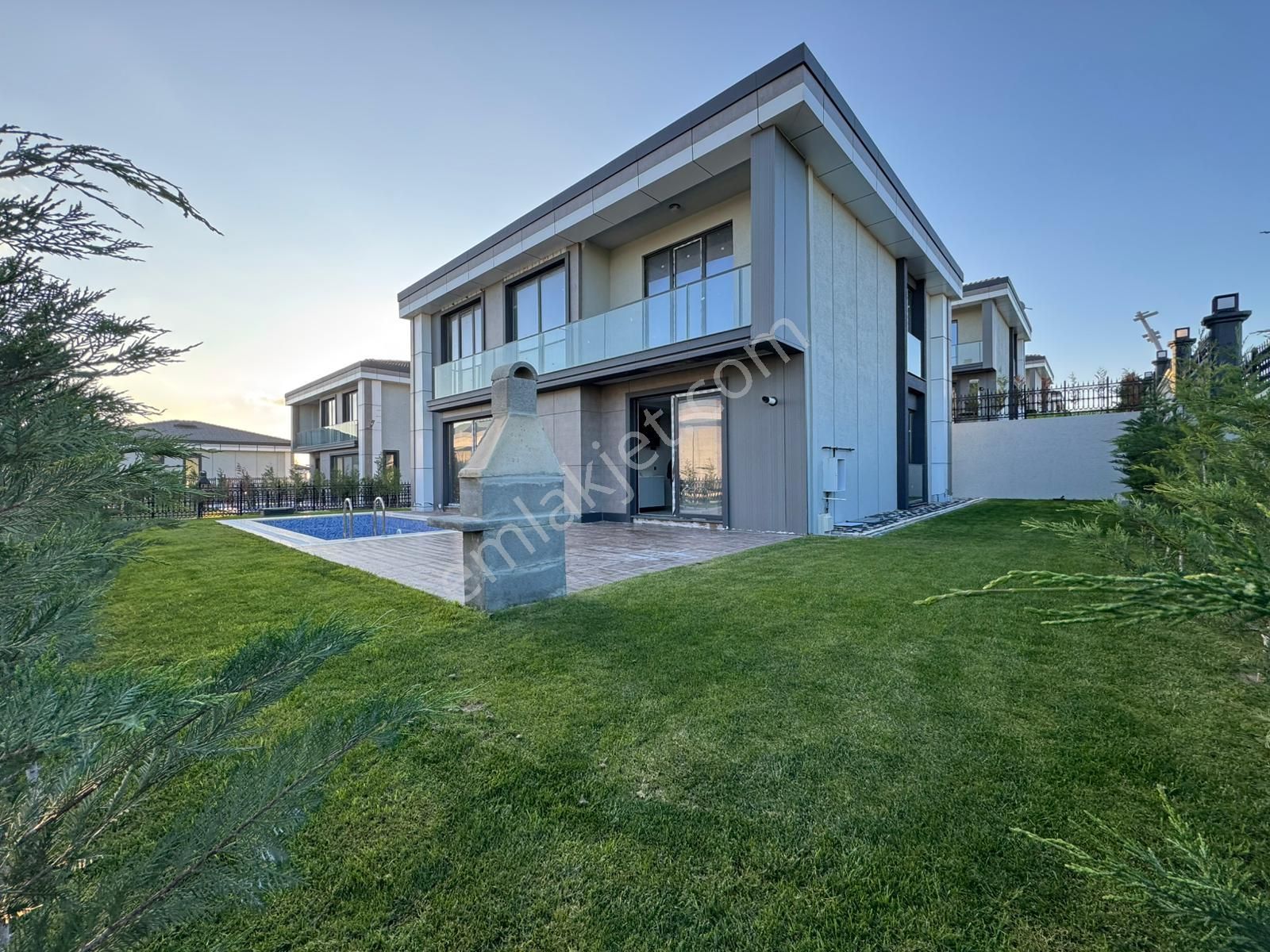 Çorlu Önerler 7+2 Emsalsiz Özellikte 3 Katlı Sıfır Villa