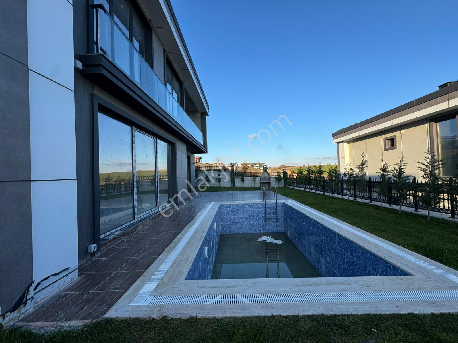 Çorlu Önerler 7+2 Emsalsiz Özellikte 3 Katlı Sıfır Villa - Görsel 2