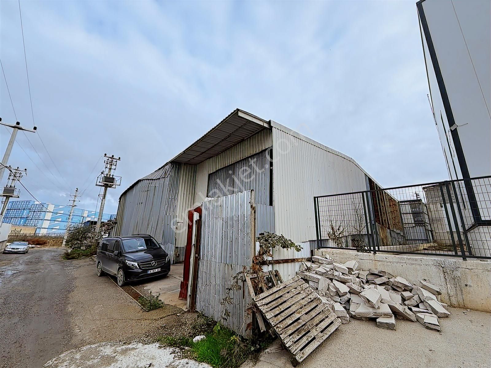 Balçık Parsellerde 2400 Metre Kapalı Alan - Görsel 28