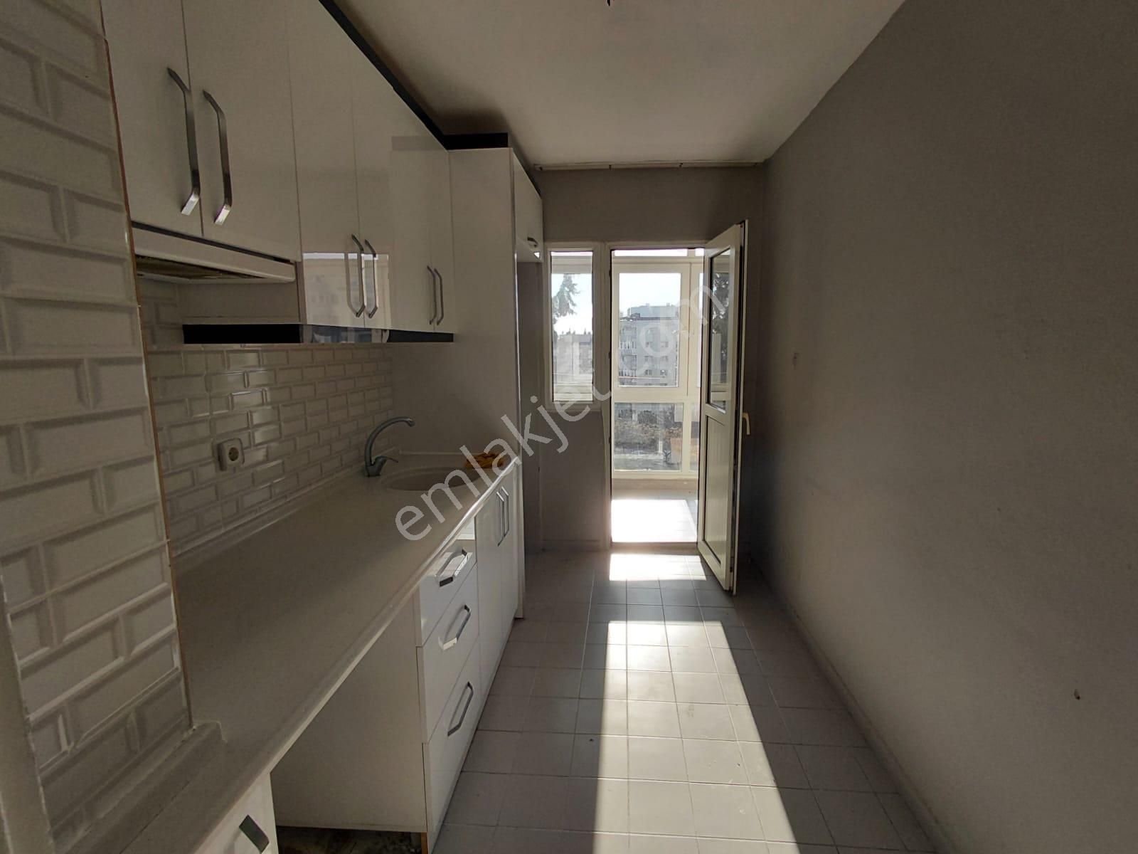 Bornova Evka 4 2+1 Güney Cephe Kiralık Daire - Görsel 6