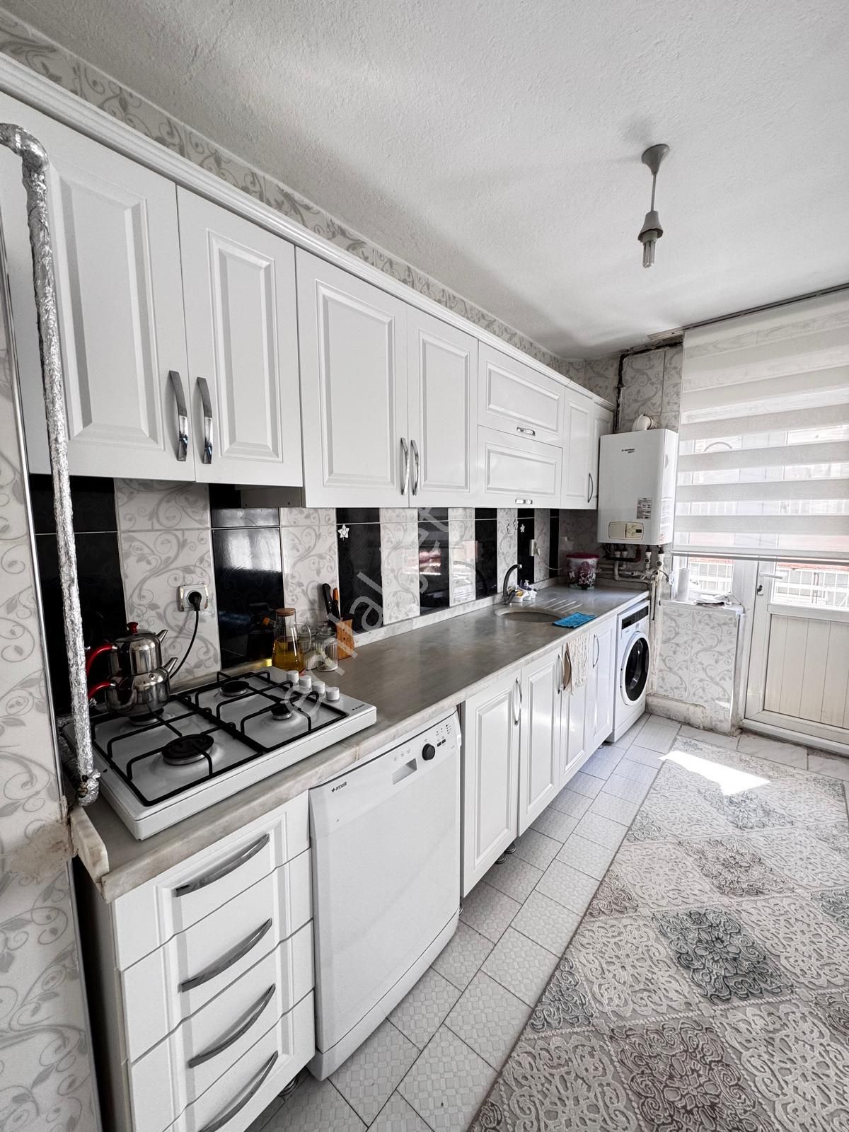 Lider Emlak'tan Örnek Mah. Masrafsız Ara Kat Satılık 3+1 Daire - Görsel 4