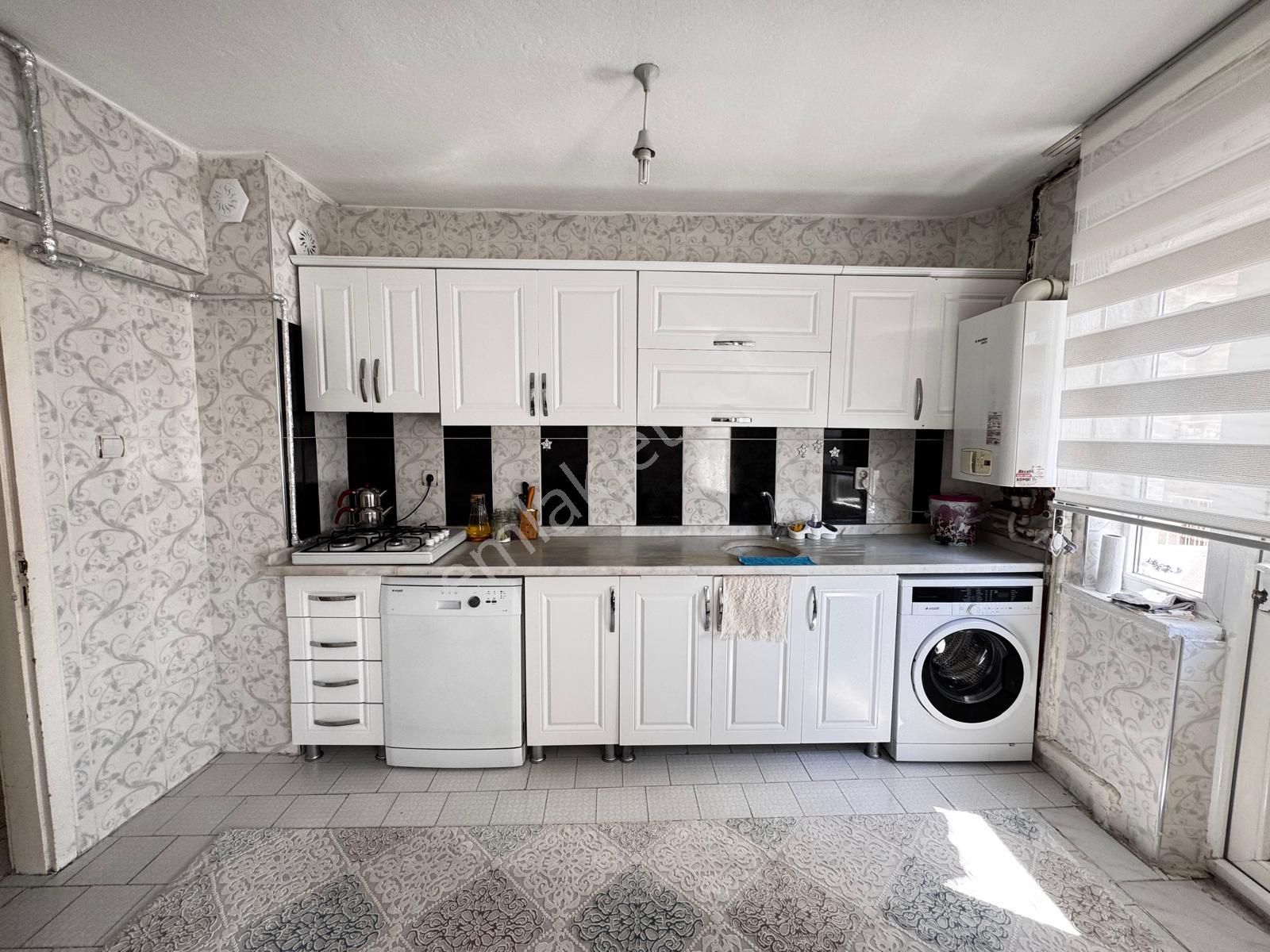 Lider Emlak'tan Örnek Mah. Masrafsız Ara Kat Satılık 3+1 Daire - Görsel 3