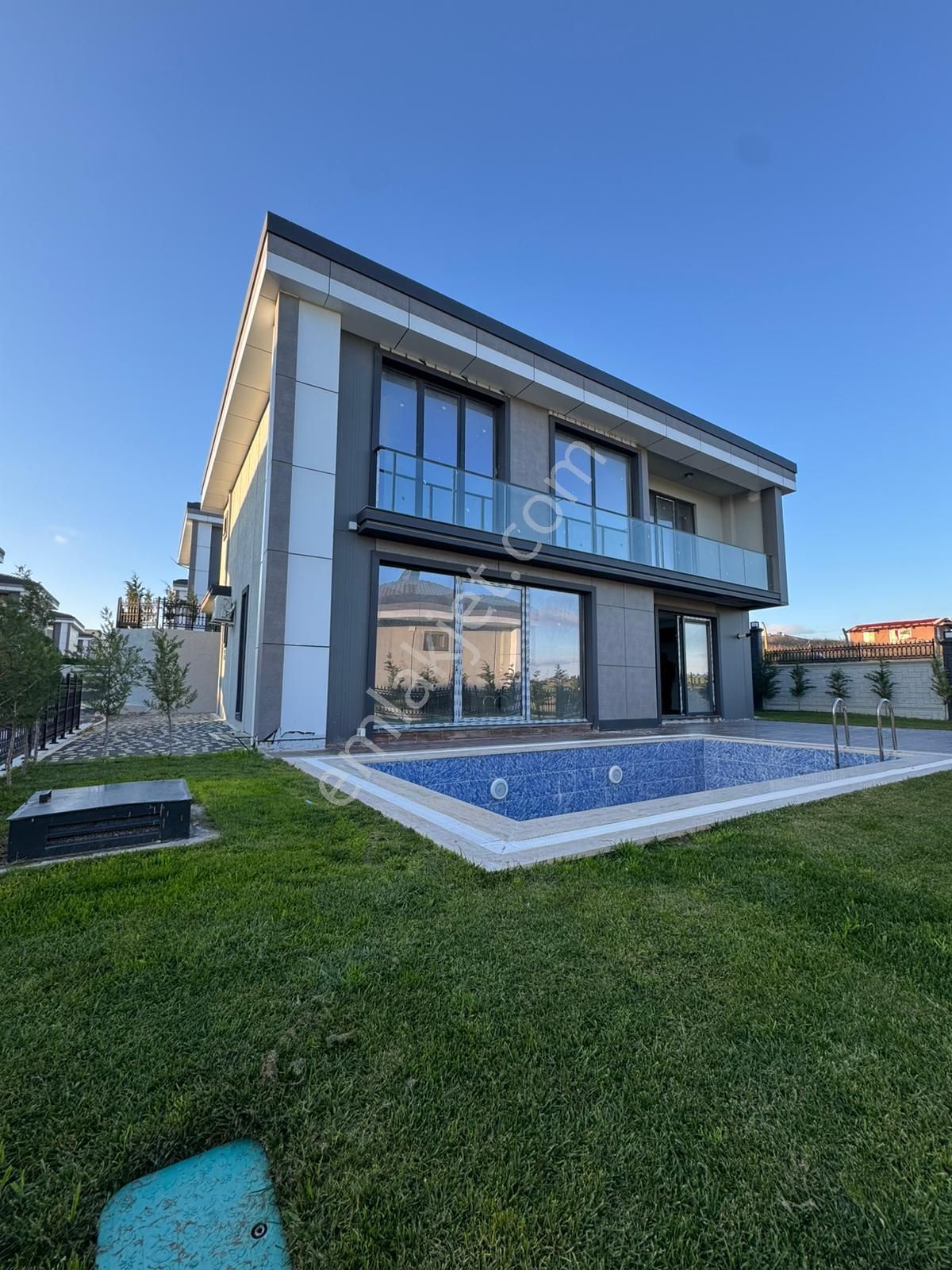 Çorlu Önerler 5+2 Emsalsiz Özellikte 3 Katlı Sıfır Villa