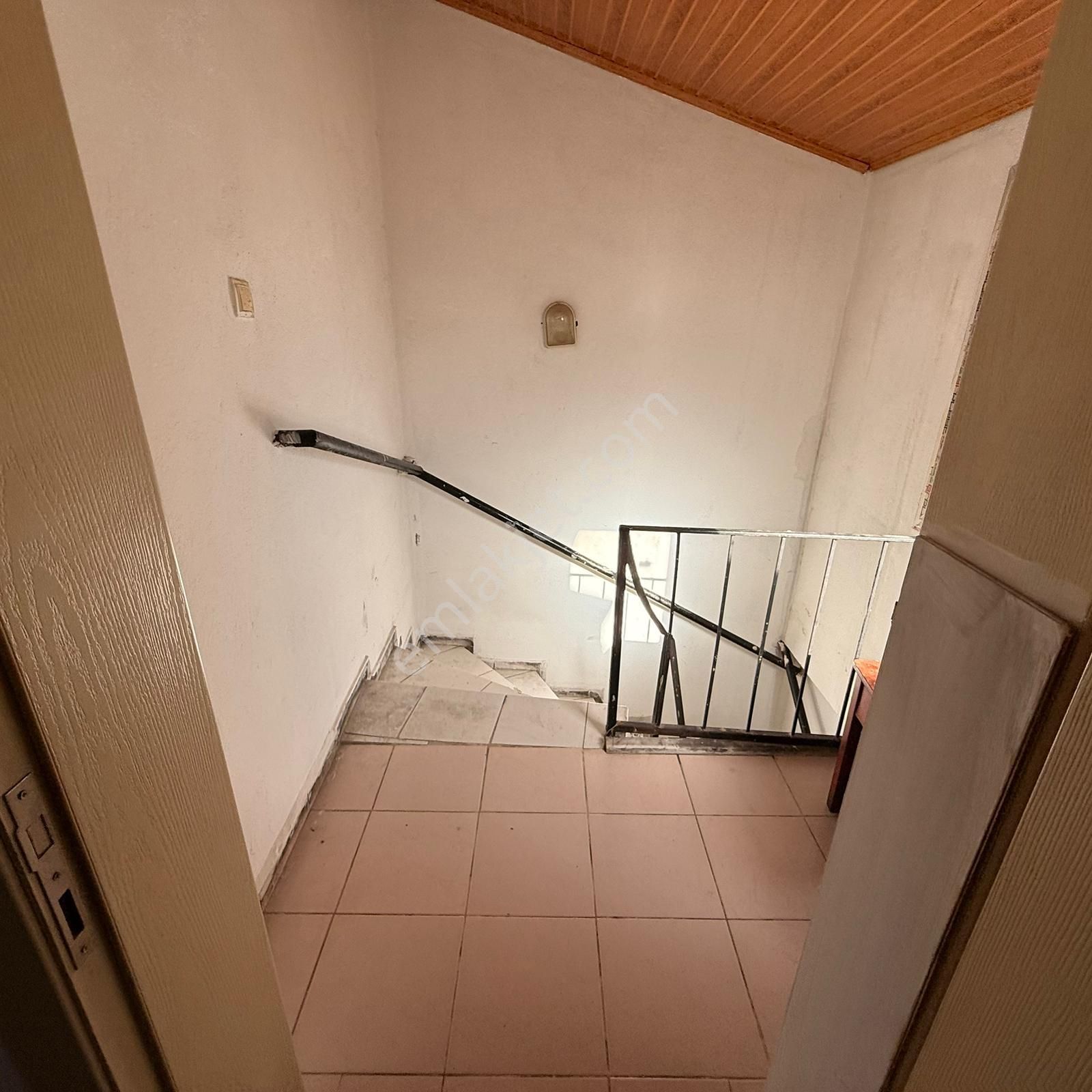 Stoptan Foça Denize Yakın 4+1 Bahçeli Tripleks Villa - Görsel 19