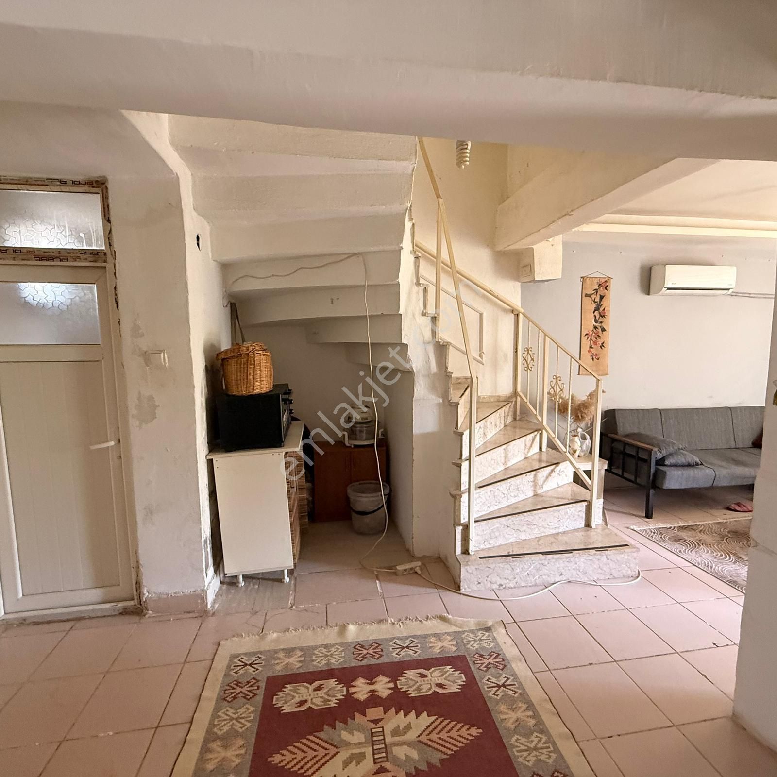 Stoptan Foça Denize Yakın 4+1 Bahçeli Tripleks Villa - Görsel 17