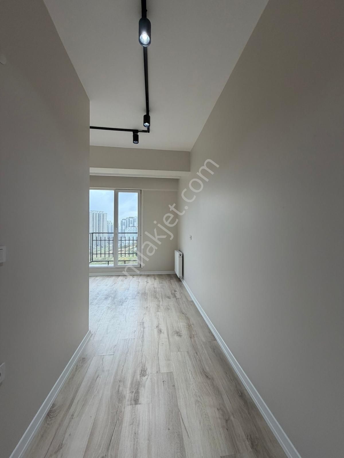 Site İçi Büyük Tip Balkonlu Köşe 1+1 Kiralık Daire - Görsel 8