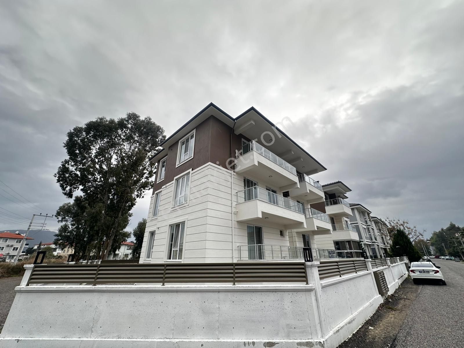 Dalaman Hürriyet Mahallesinde Havuzlu 1+1 75 M2 Satılık Daire