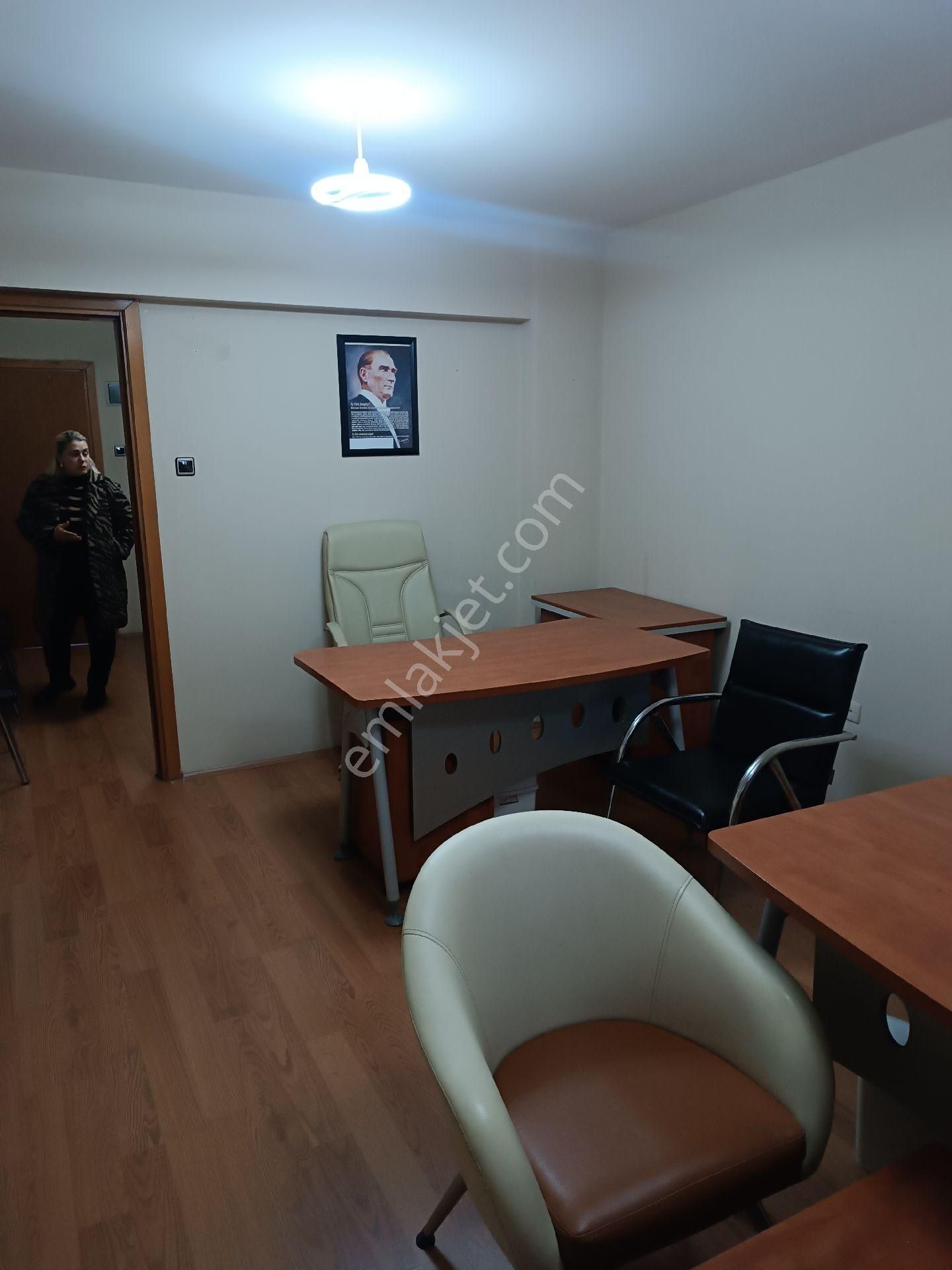 Karşıyaka Çarşı Vakıf İş Hanı'nda Kiralık Ofis - Görsel 4