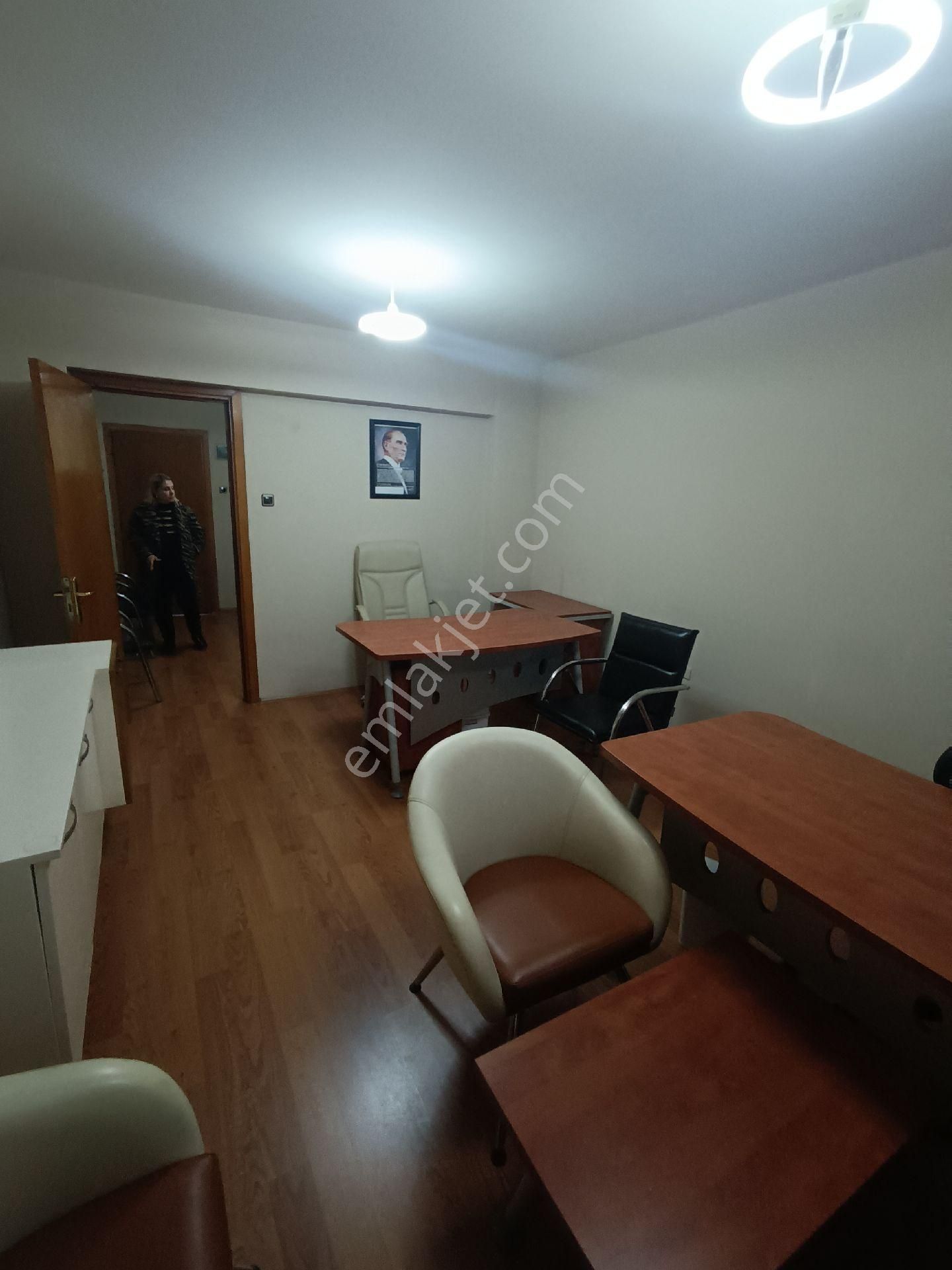 Karşıyaka Çarşı Vakıf İş Hanı'nda Kiralık Ofis - Görsel 2