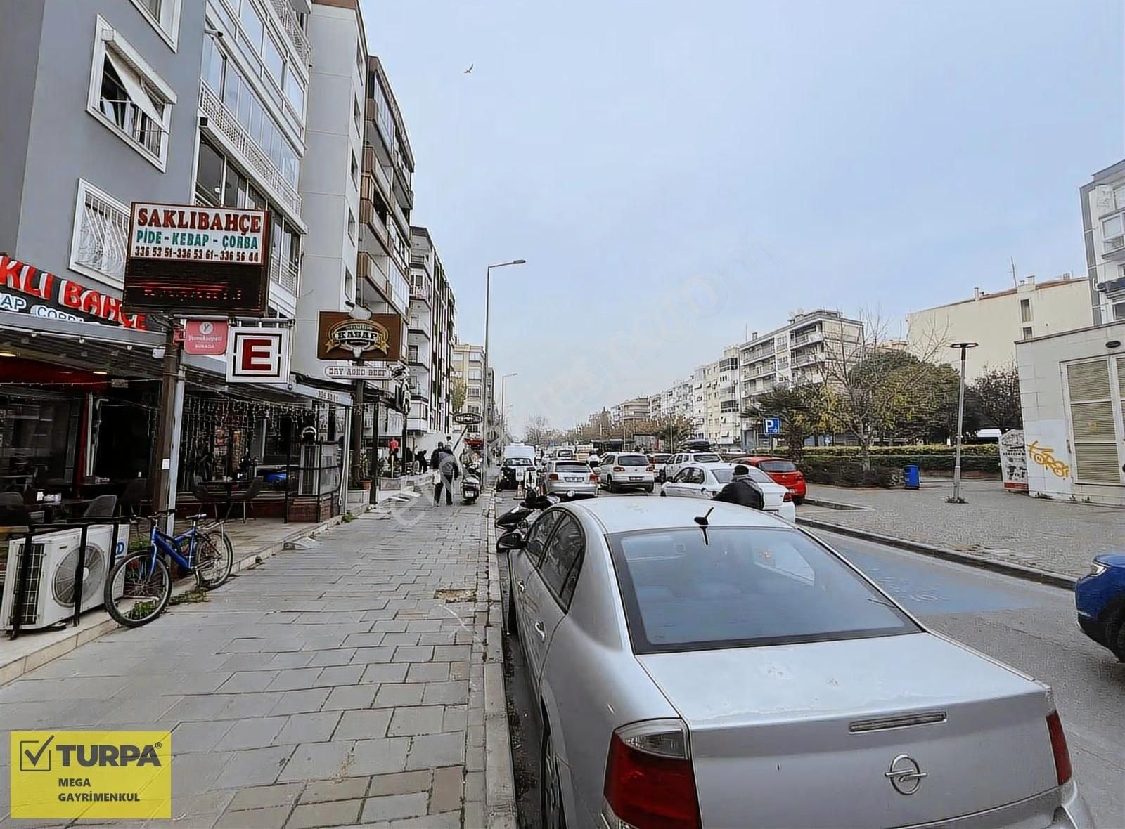 Bostanlı Merkezi Konumda Bacalı Ruhsatlı Pide Ve Kebap Salonu