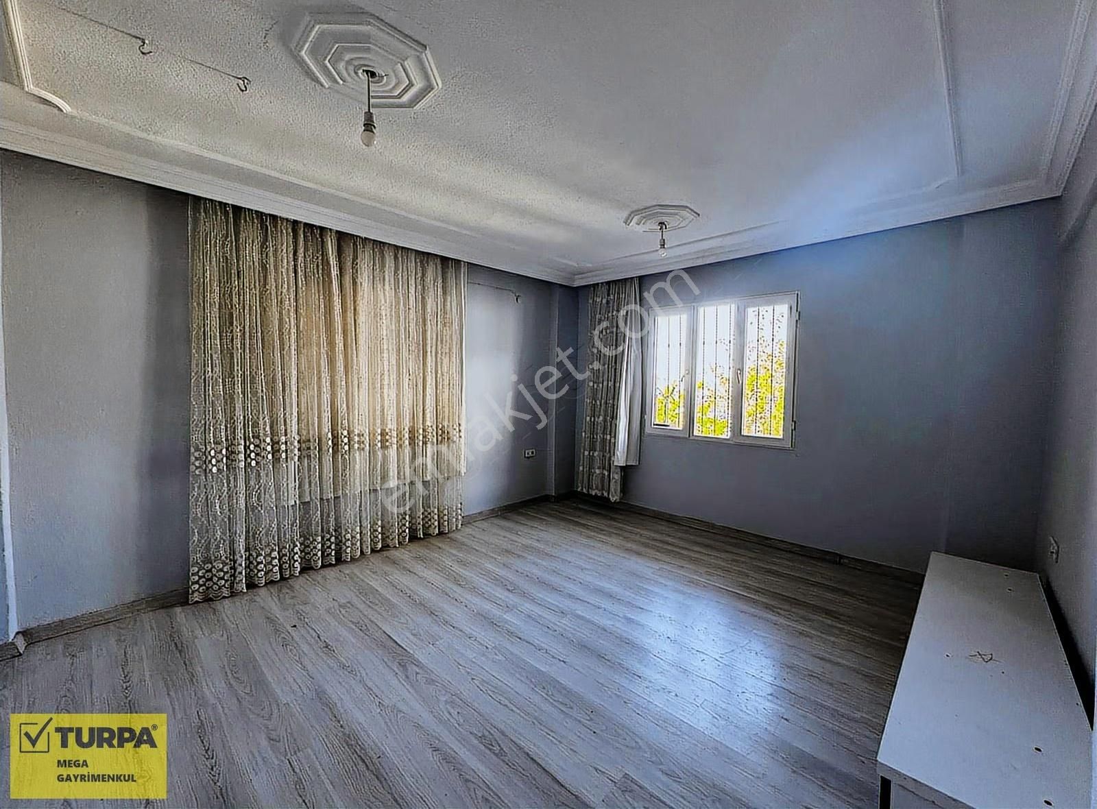 Bayraklı Yamanlar Mahallesinde Kiralık 2+1 Daire