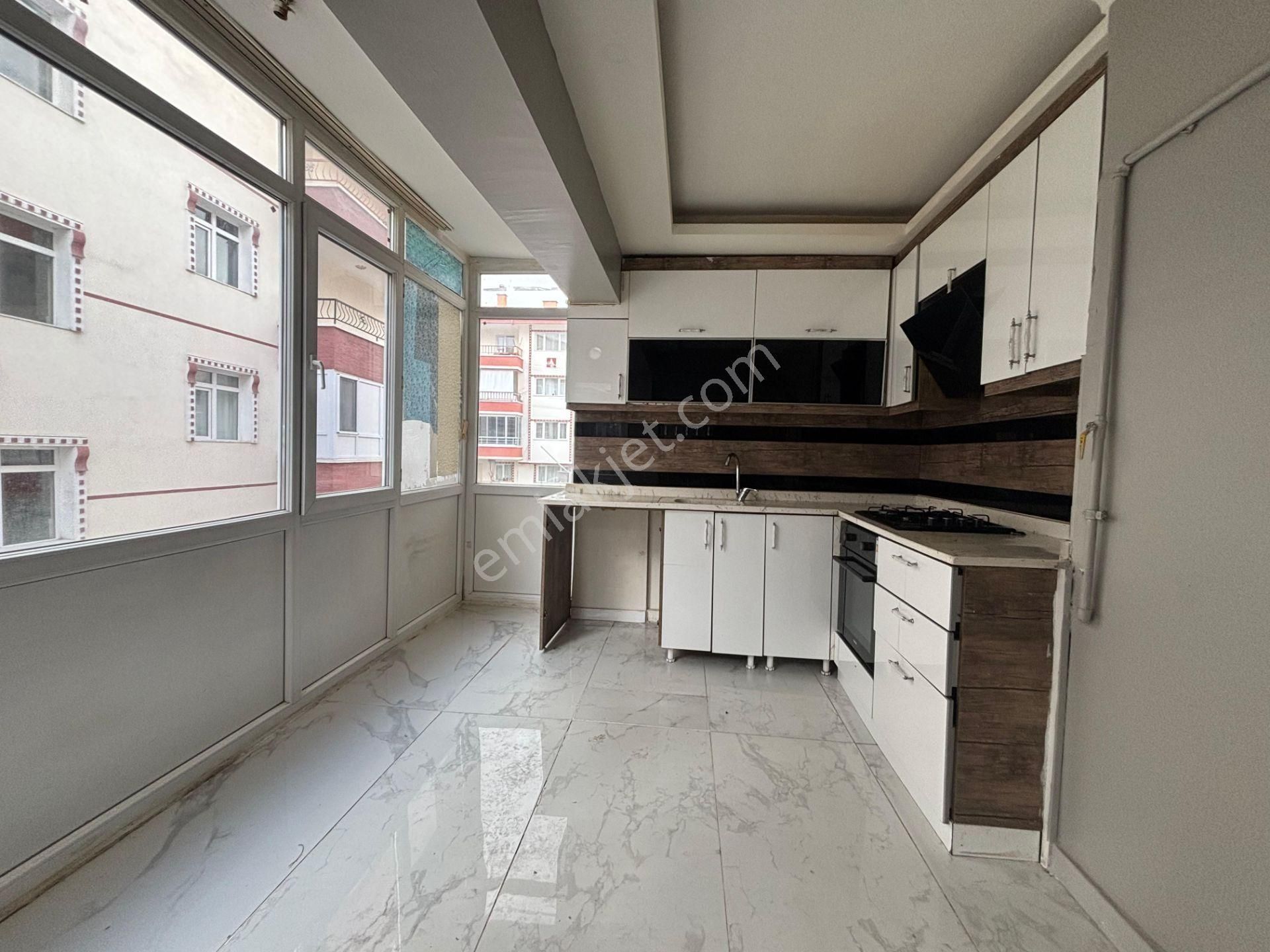 Koza Emlak'tan Pınarbaşı Mahalesin'de Ara Katta Yapılı Bağımsız 3+1 Satılık Daire