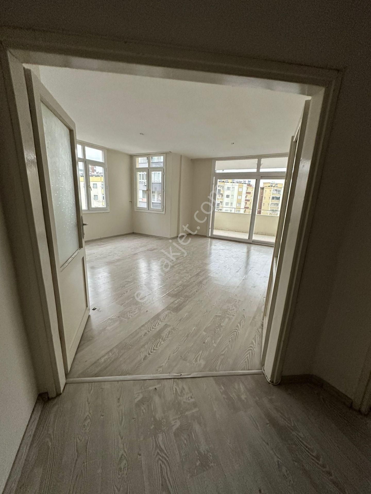 Mavi Bulvarda Şehitler Parkı Civarında Site İçi 3+1 Satılık Daire