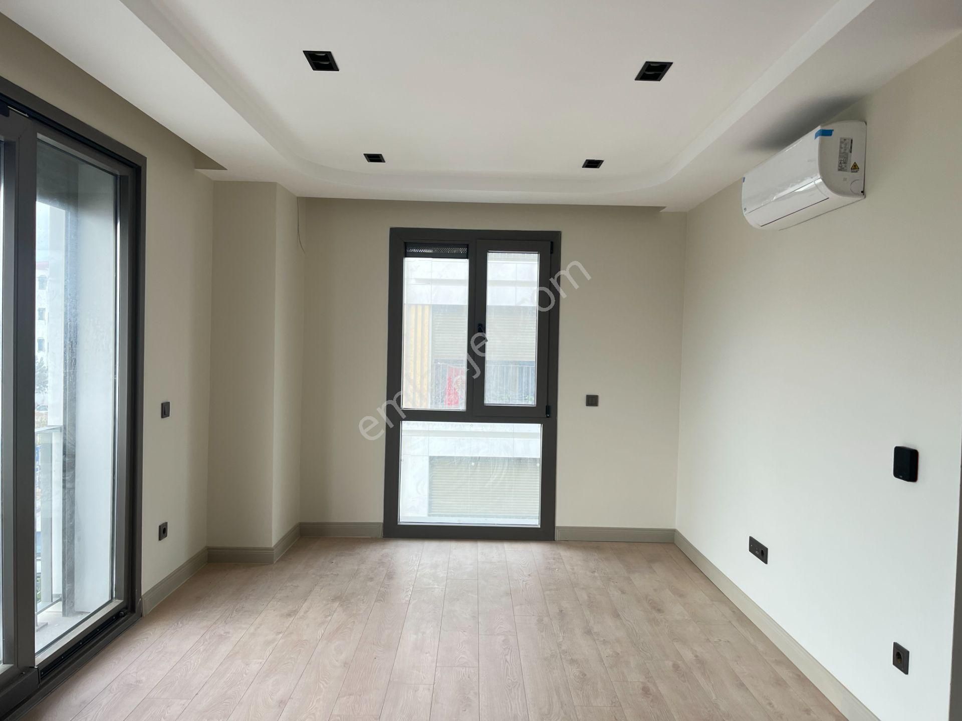 Büyükçekmece Sahilde Ultra Lüks Site İçinde Denize Sıfır Manzaralı 2+1 Daire