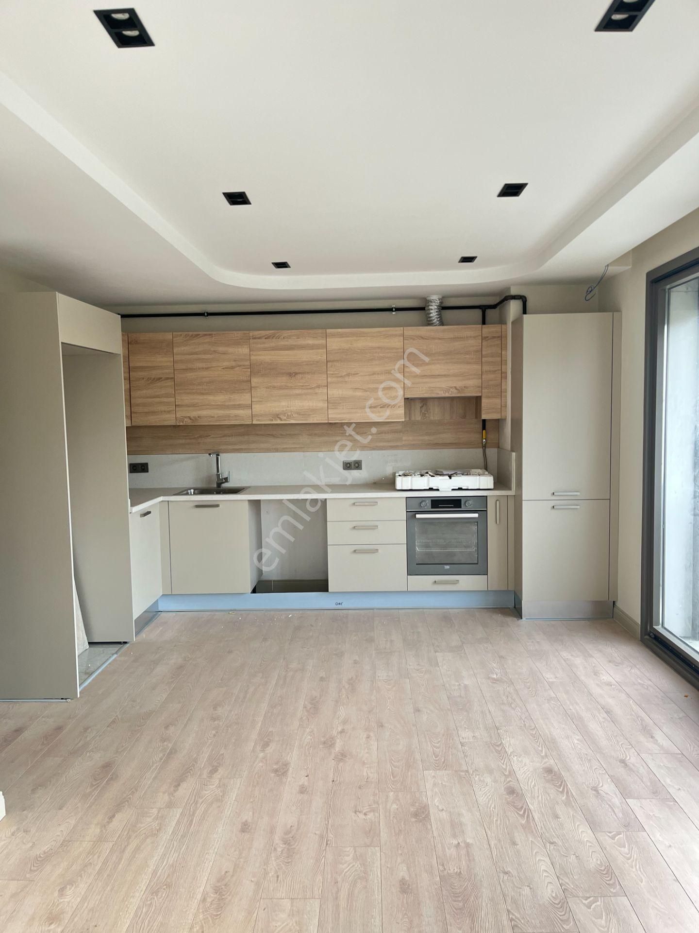 Büyükçekmece Sahilde Ultra Lüks Site İçinde Denize Sıfır Manzaralı 2+1 Daire - Görsel 3