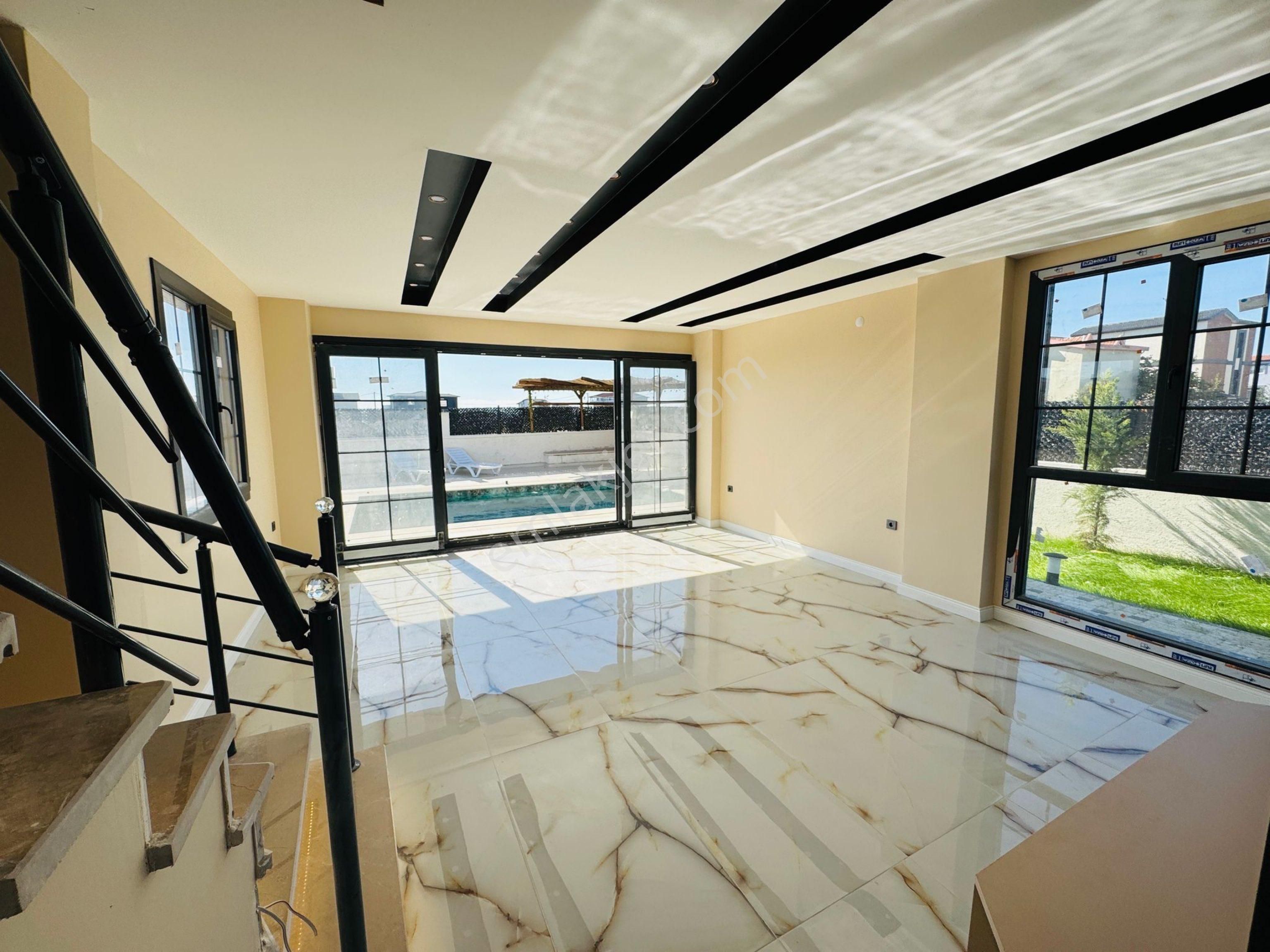 🌴 Denize Yakın Konumda, Bahçeli Ve Havuzlu 2+1 Villa | 300 M² Arsa Kanat Emlaktan Satılık Villa - Görsel 12