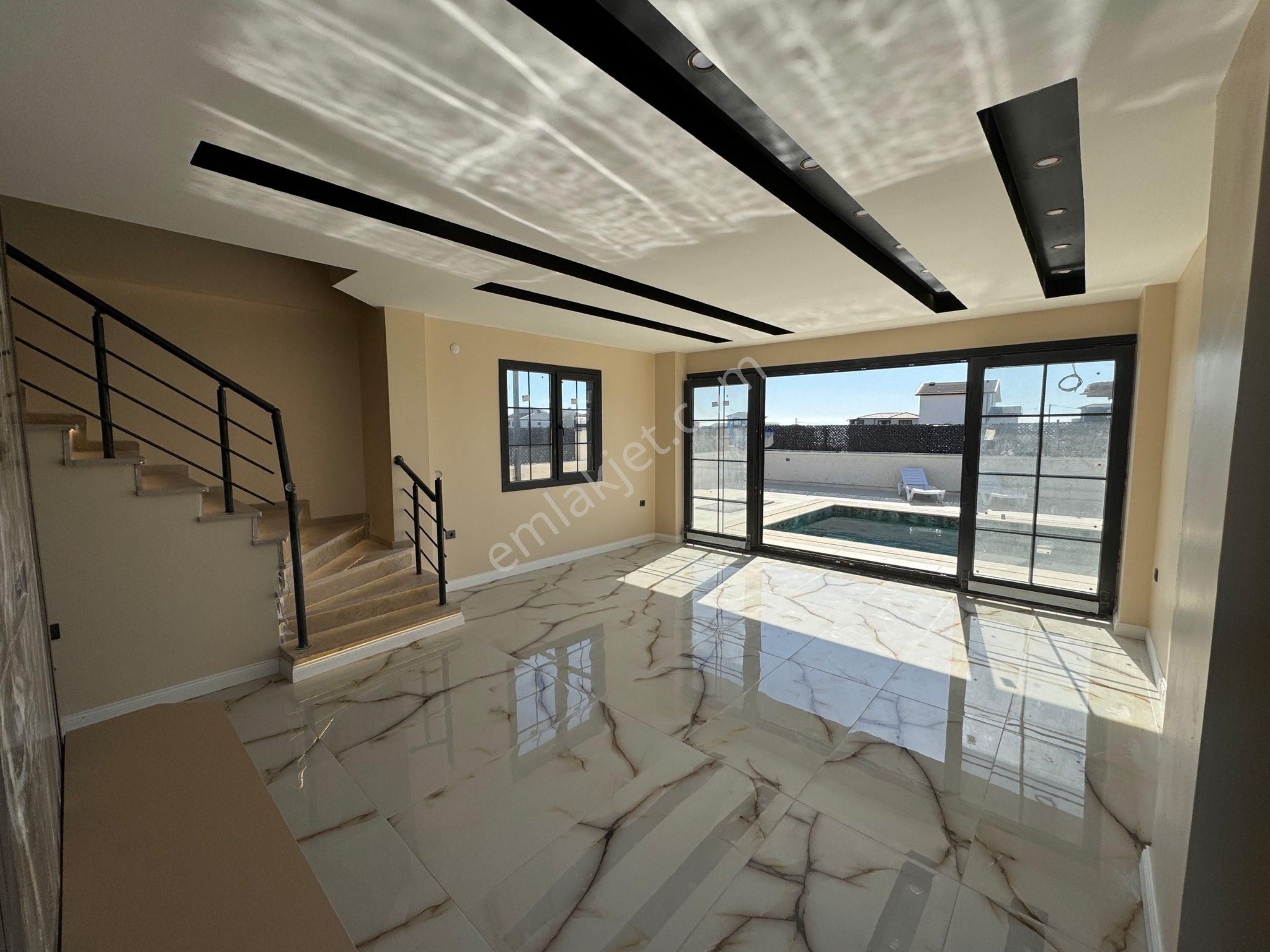 🌴 Denize Yakın Konumda, Bahçeli Ve Havuzlu 2+1 Villa | 300 M² Arsa Kanat Emlaktan Satılık Villa - Görsel 7