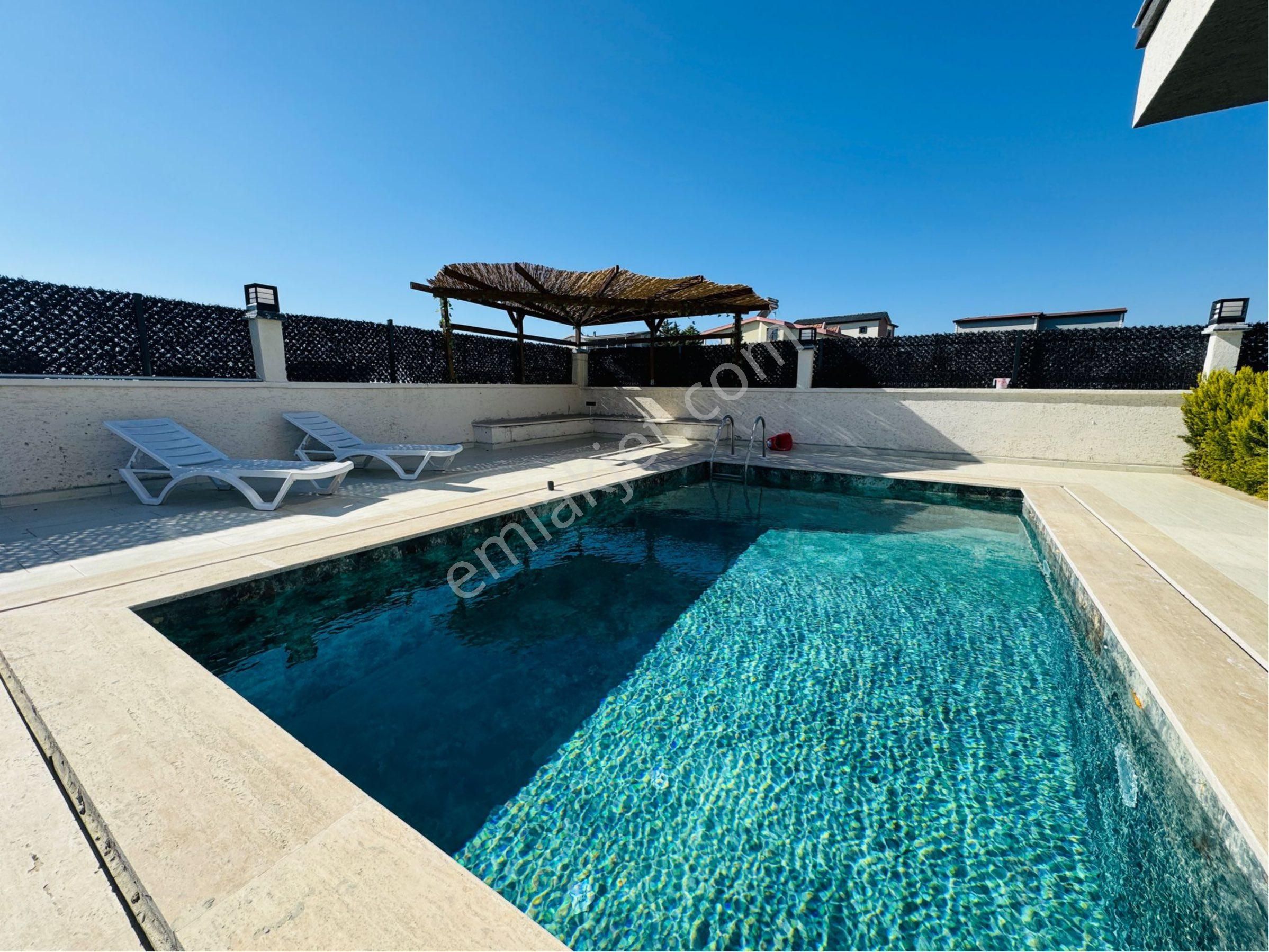 🌴 Denize Yakın Konumda, Bahçeli Ve Havuzlu 2+1 Villa | 300 M² Arsa Kanat Emlaktan Satılık Villa - Görsel 6