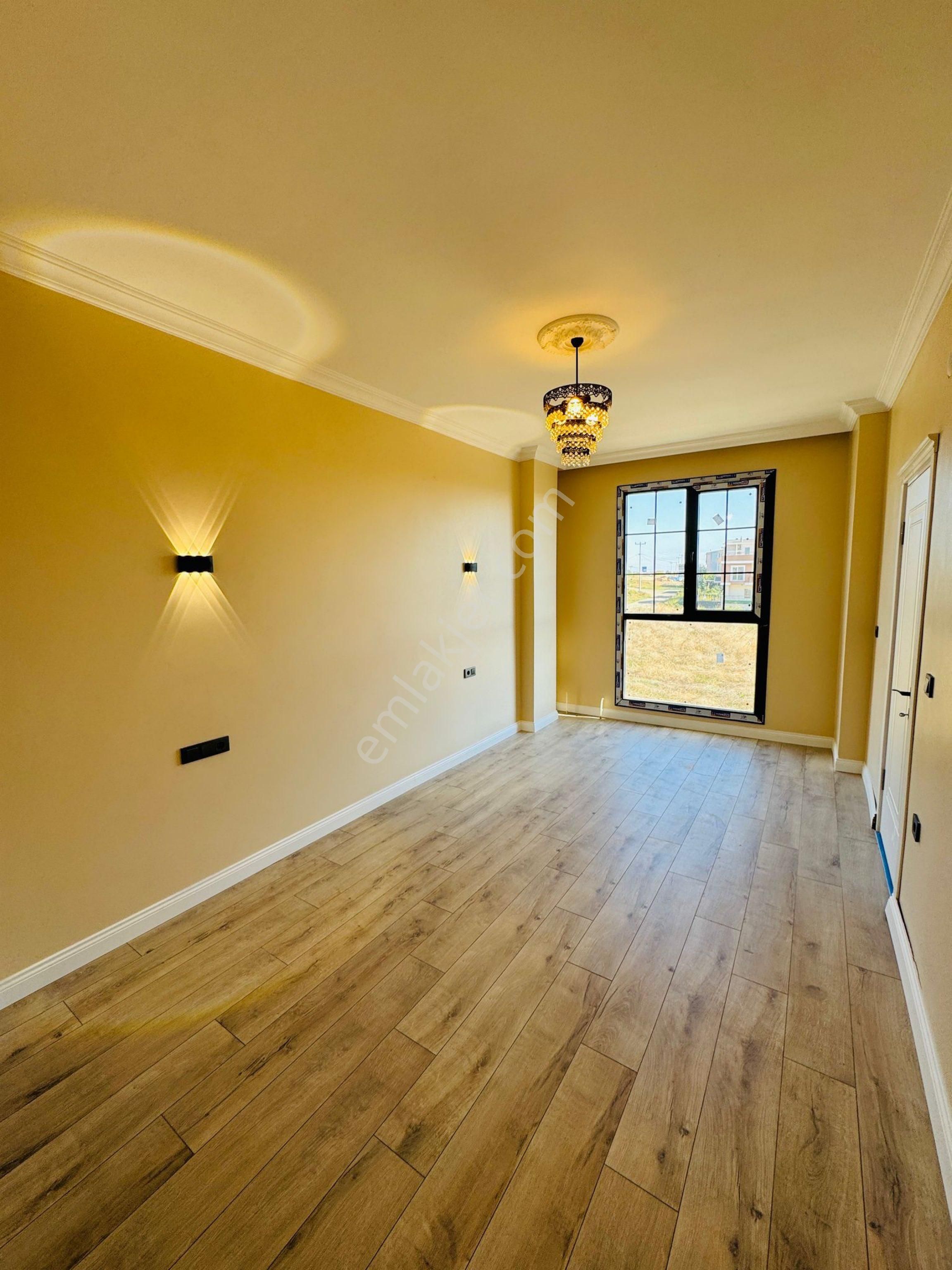 🌴 Denize Yakın Konumda, Bahçeli Ve Havuzlu 2+1 Villa | 300 M² Arsa Kanat Emlaktan Satılık Villa - Görsel 3